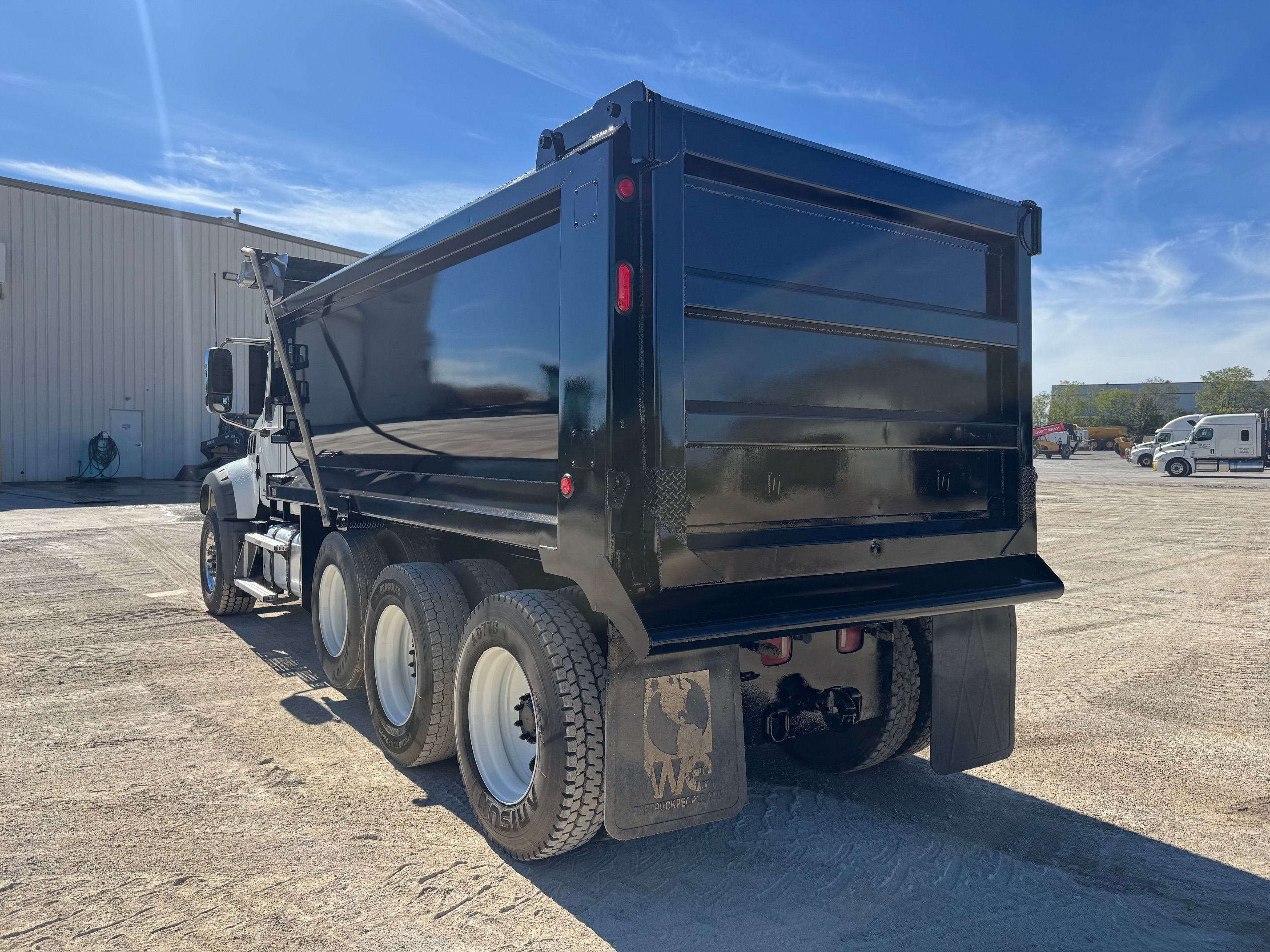 2024 MACK GR64F Photo 2 Thumbnail