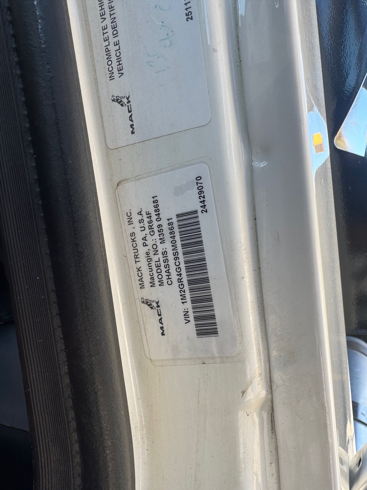 2025 MACK GR64F Photo 8 Thumbnail