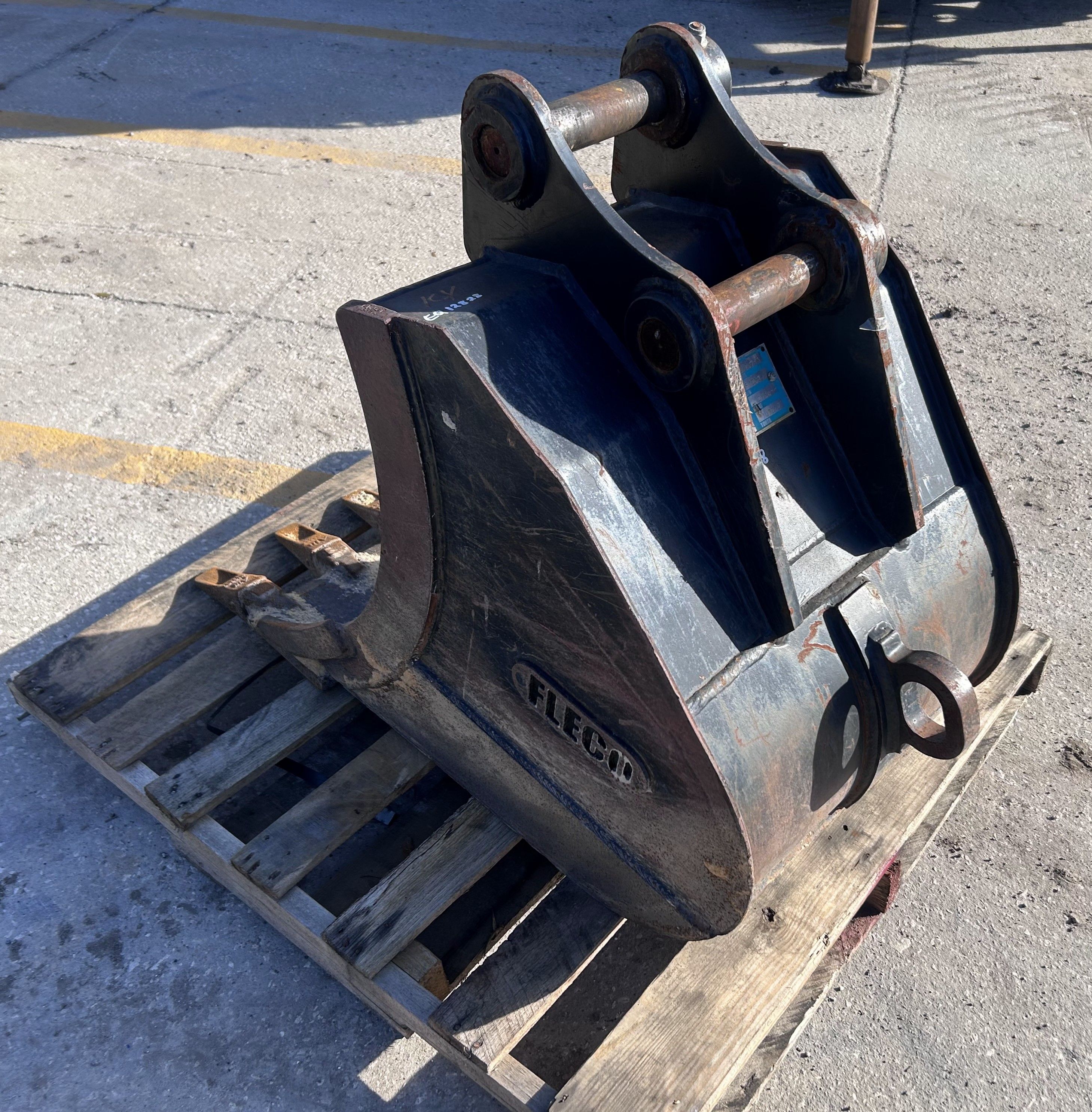 24" BUCKET FOR SY60C Photo 2 Thumbnail