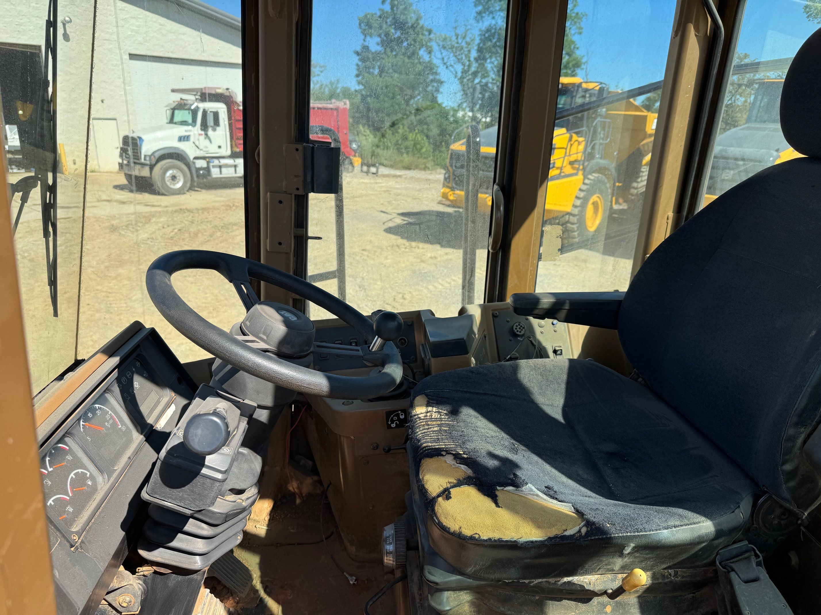 2006 CAT 815F Photo 11 Thumbnail