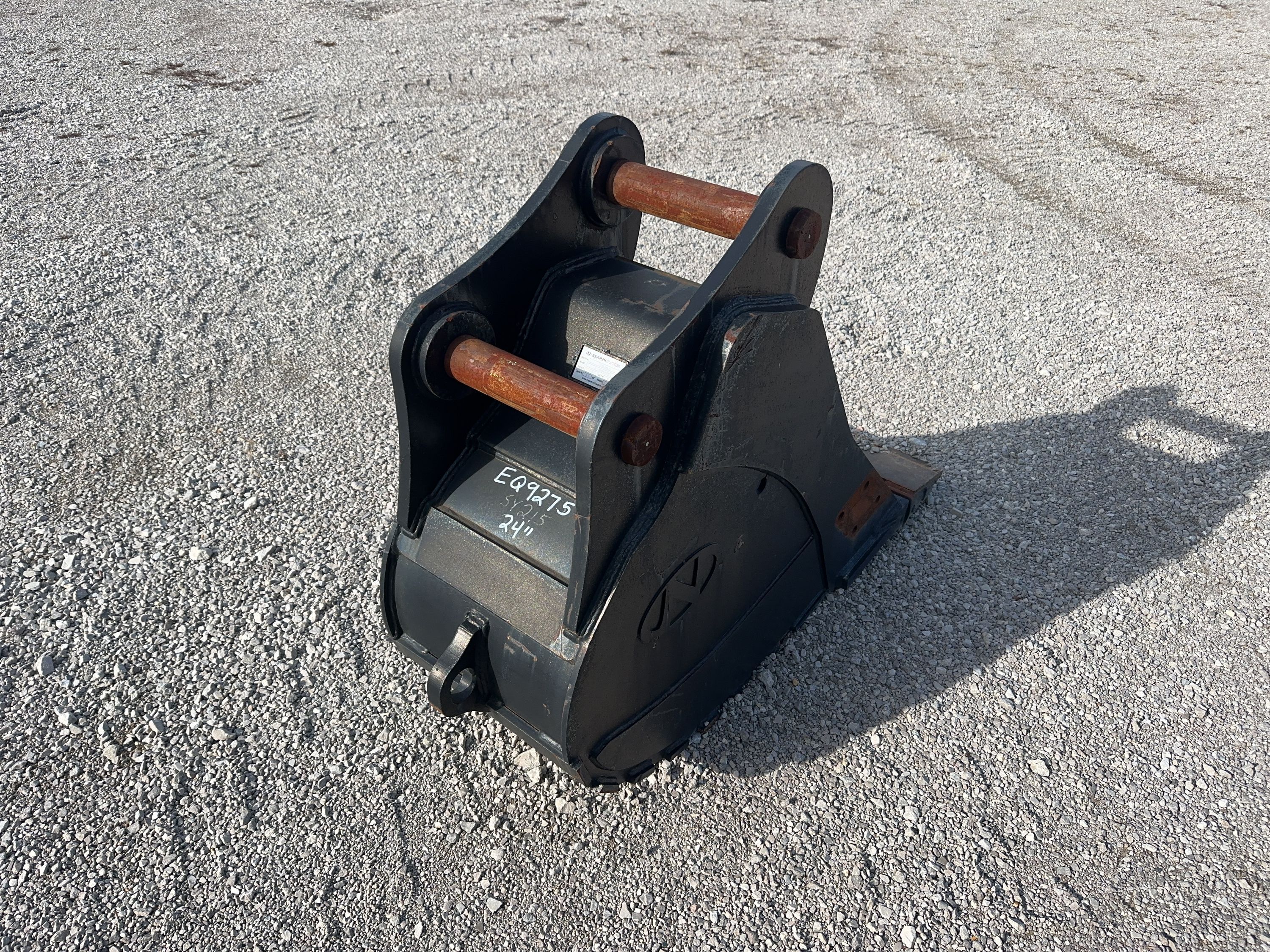 24" BUCKET FOR SY215C WITH WELDED BAR FOR TEETH Photo 5 Thumbnail