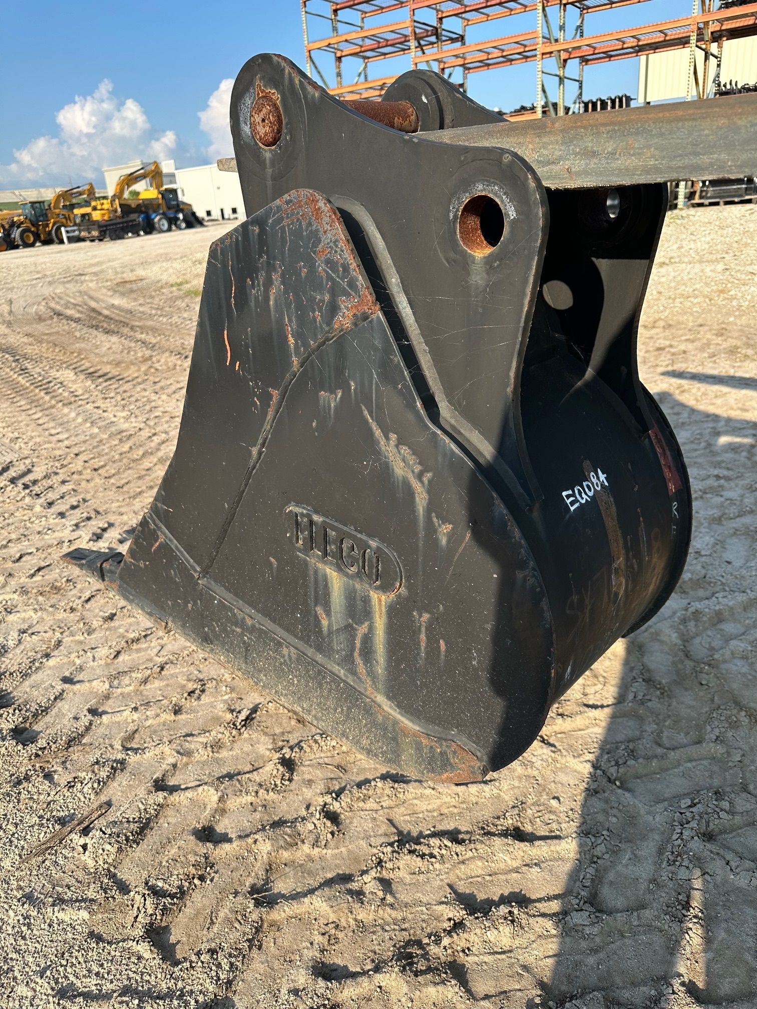 18" BUCKET FOR SY75C Photo 4 Thumbnail