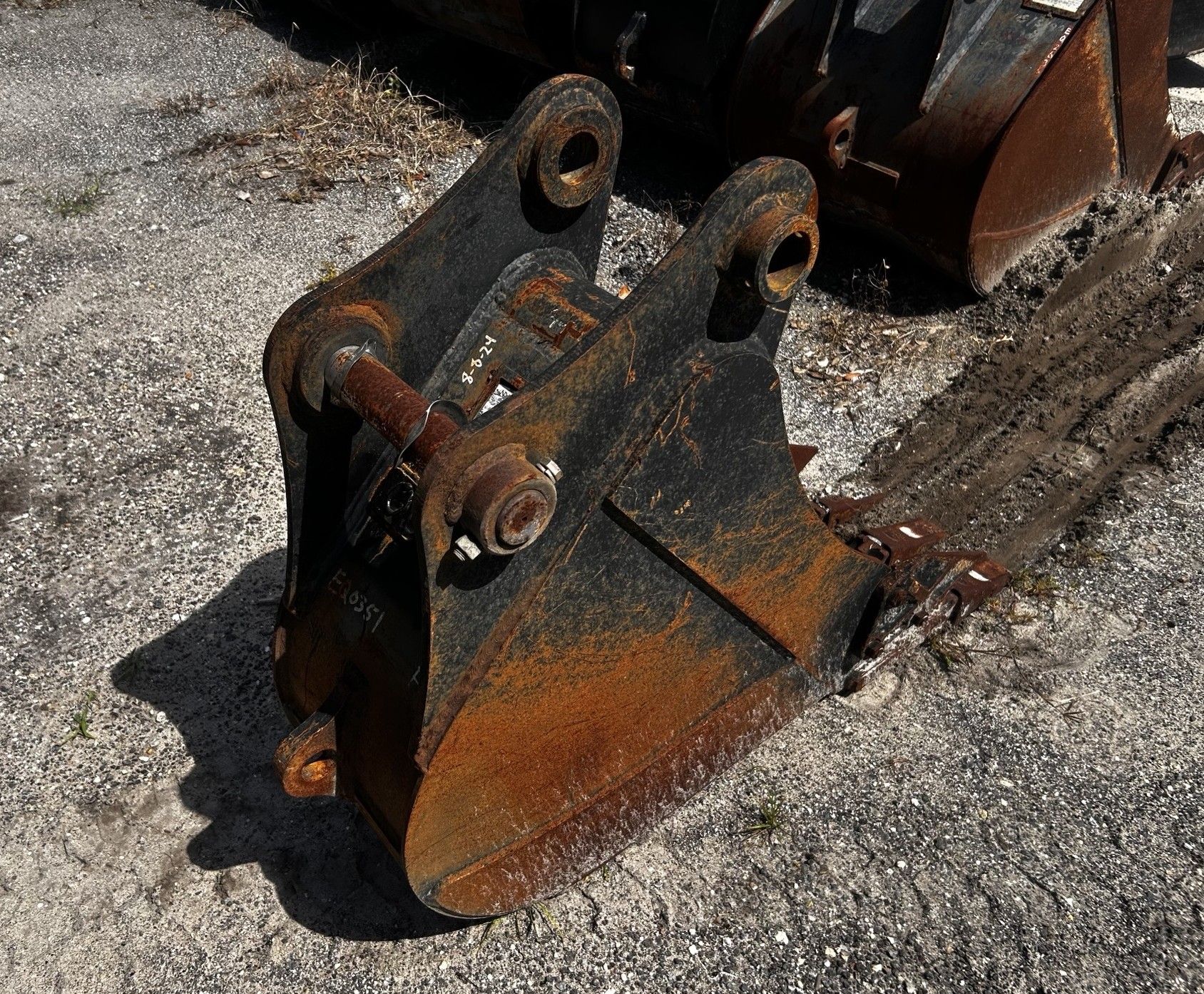 12" BUCKET FOR SY75C Photo 2 Thumbnail