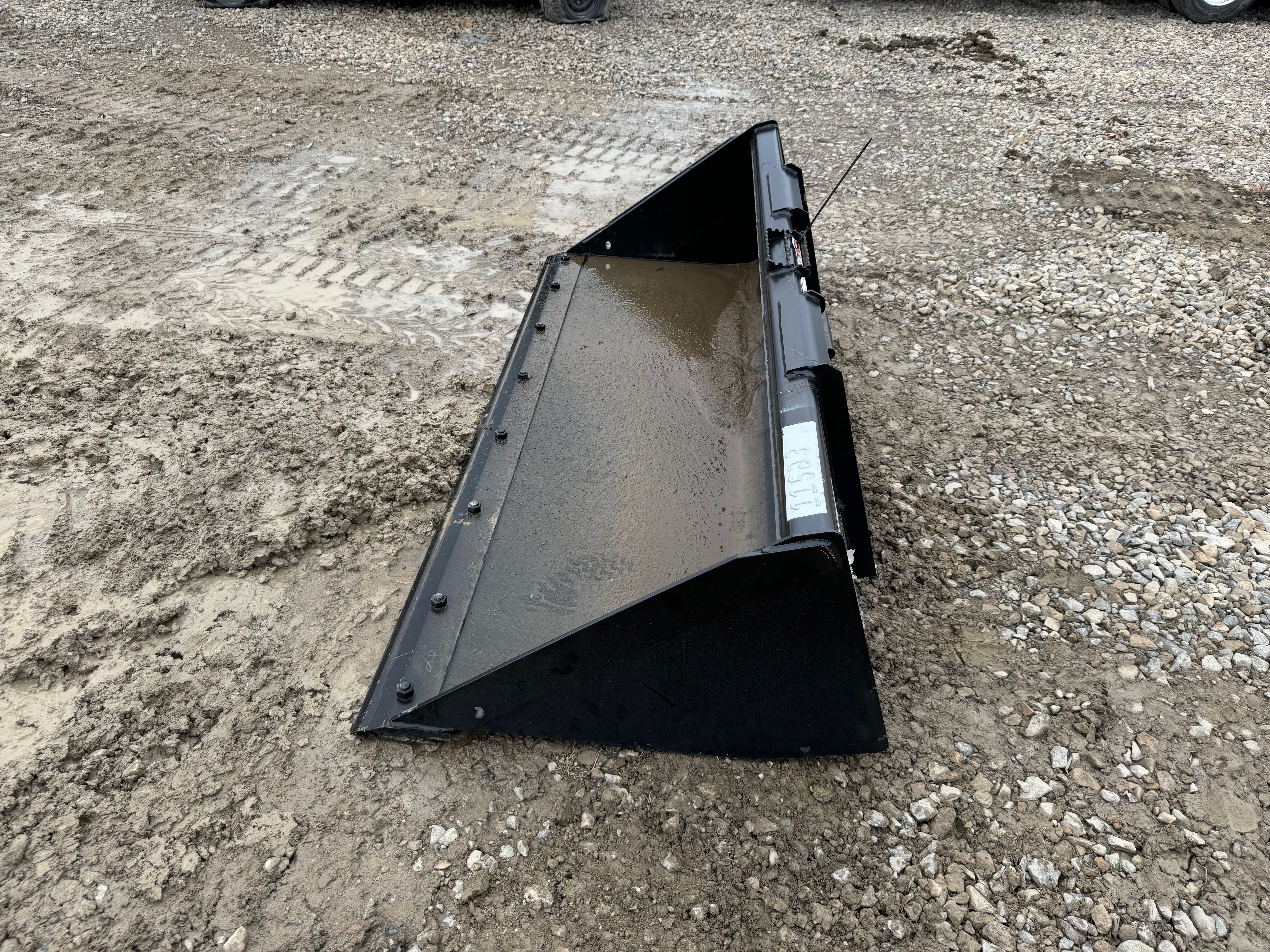 84" BUCKET FOR 333G Photo 1 Thumbnail