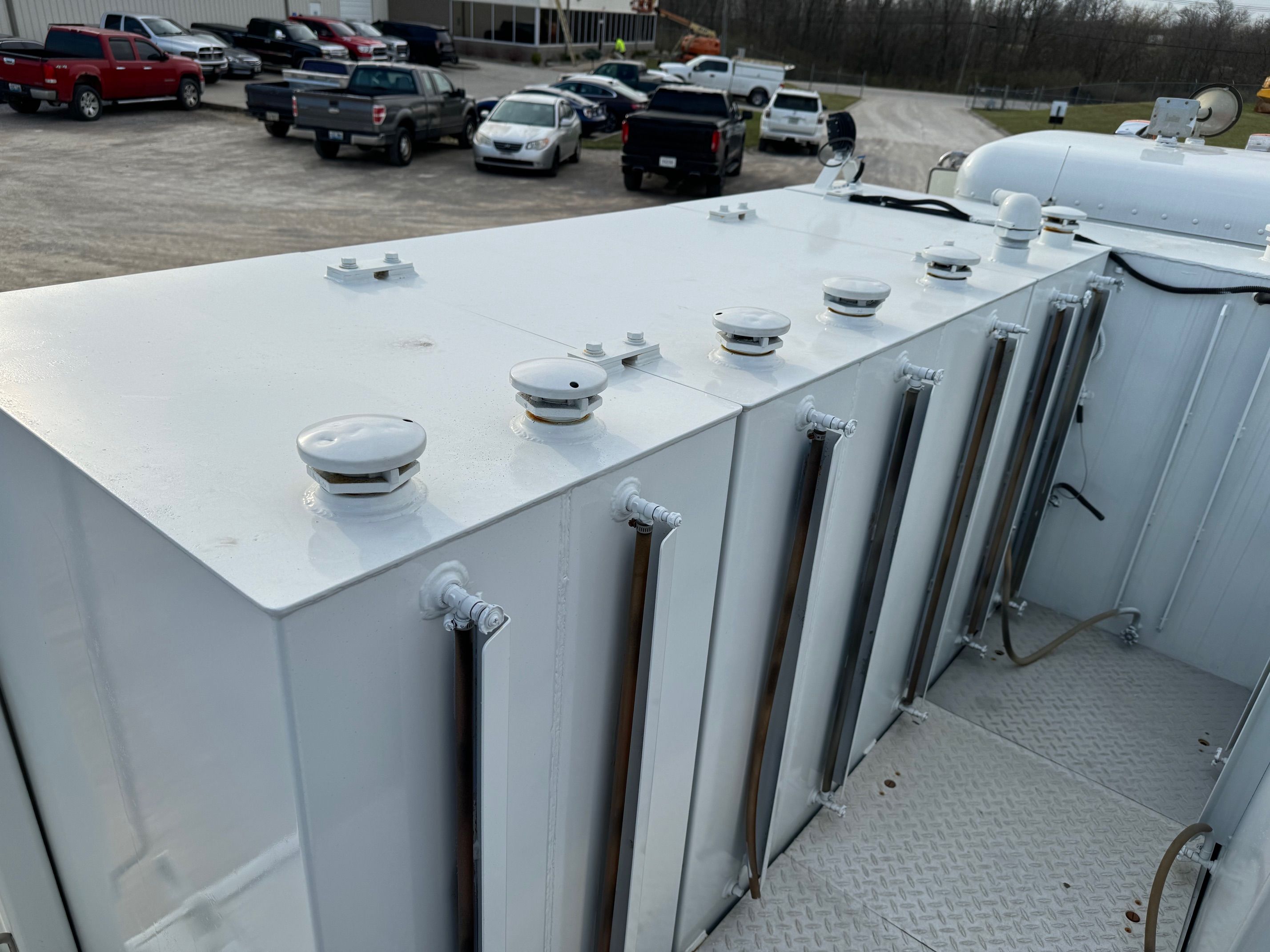 2010 PETERBILT 335 Photo 9 Thumbnail