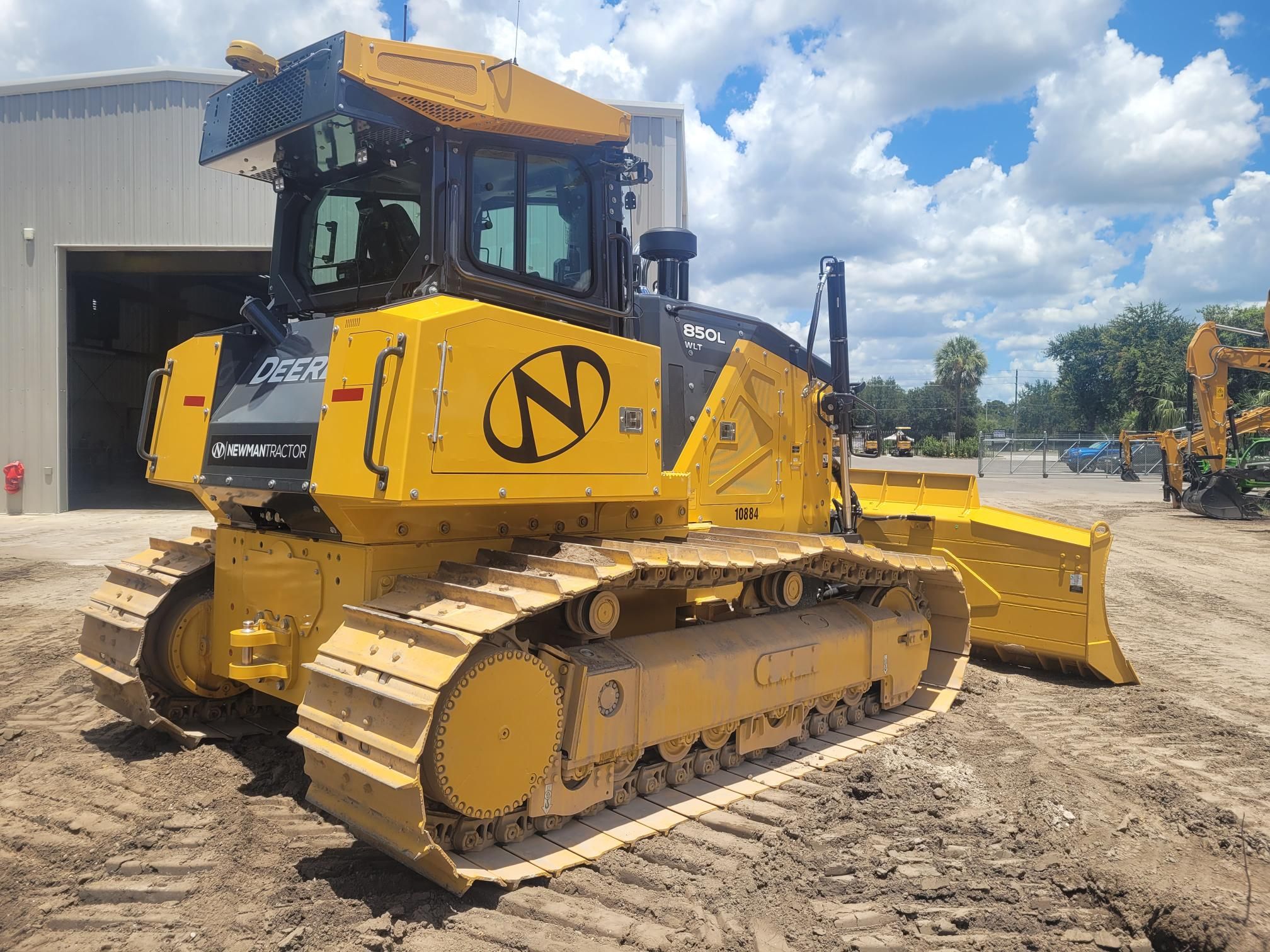 2023 JOHN DEERE 850L WLT Photo 4 Thumbnail