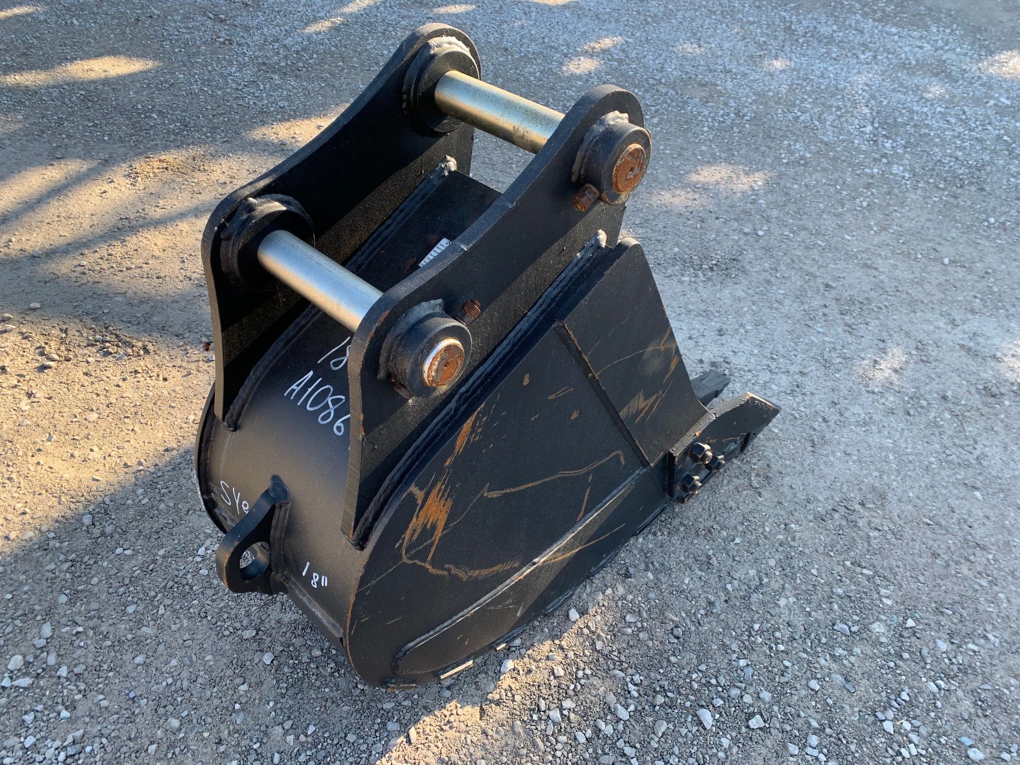 18" BUCKET FOR SY95C Photo 2 Thumbnail