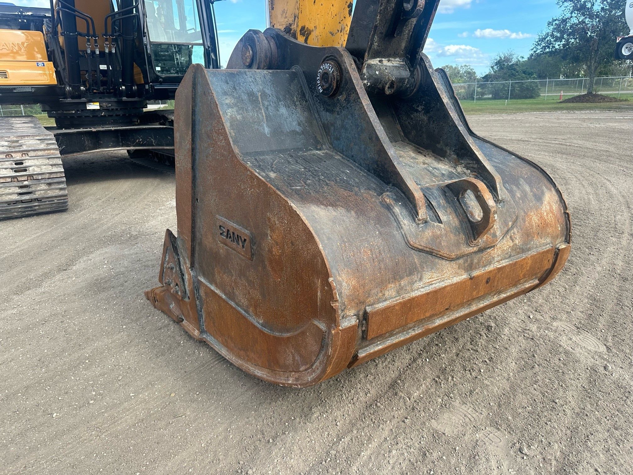 60" BUCKET FOR SY365C Photo 4 Thumbnail