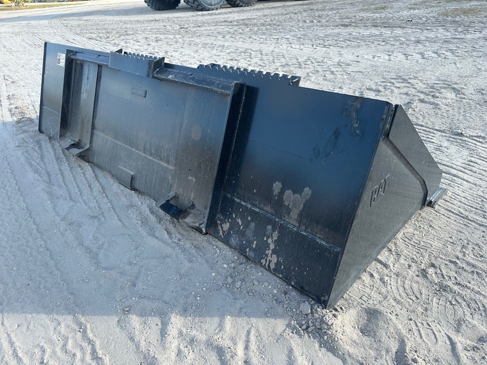 CAT 299D3 80" Skid Steer Bucket Photo 3 Thumbnail