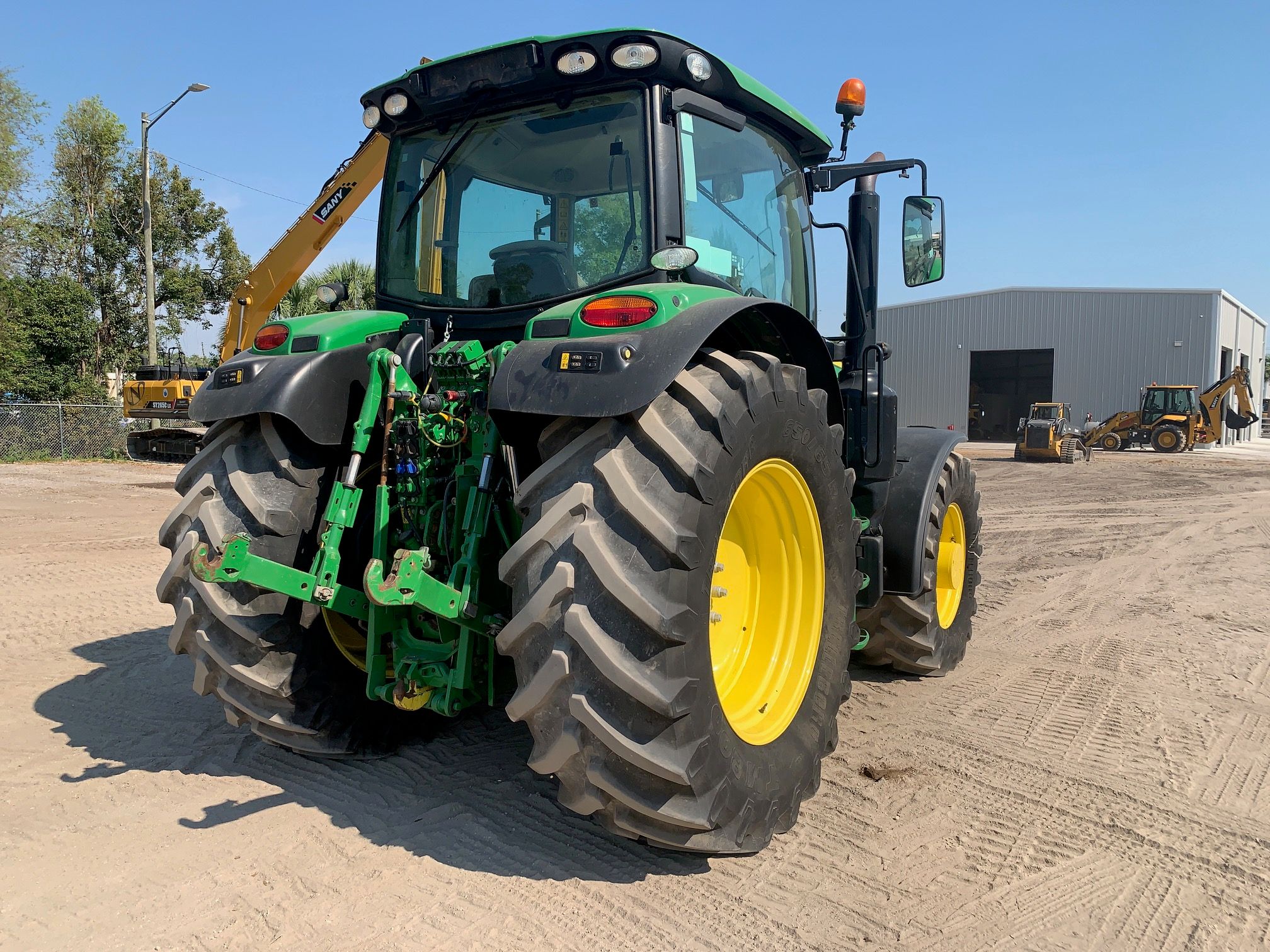 2019 JOHN DEERE 6155R Photo 4 Thumbnail
