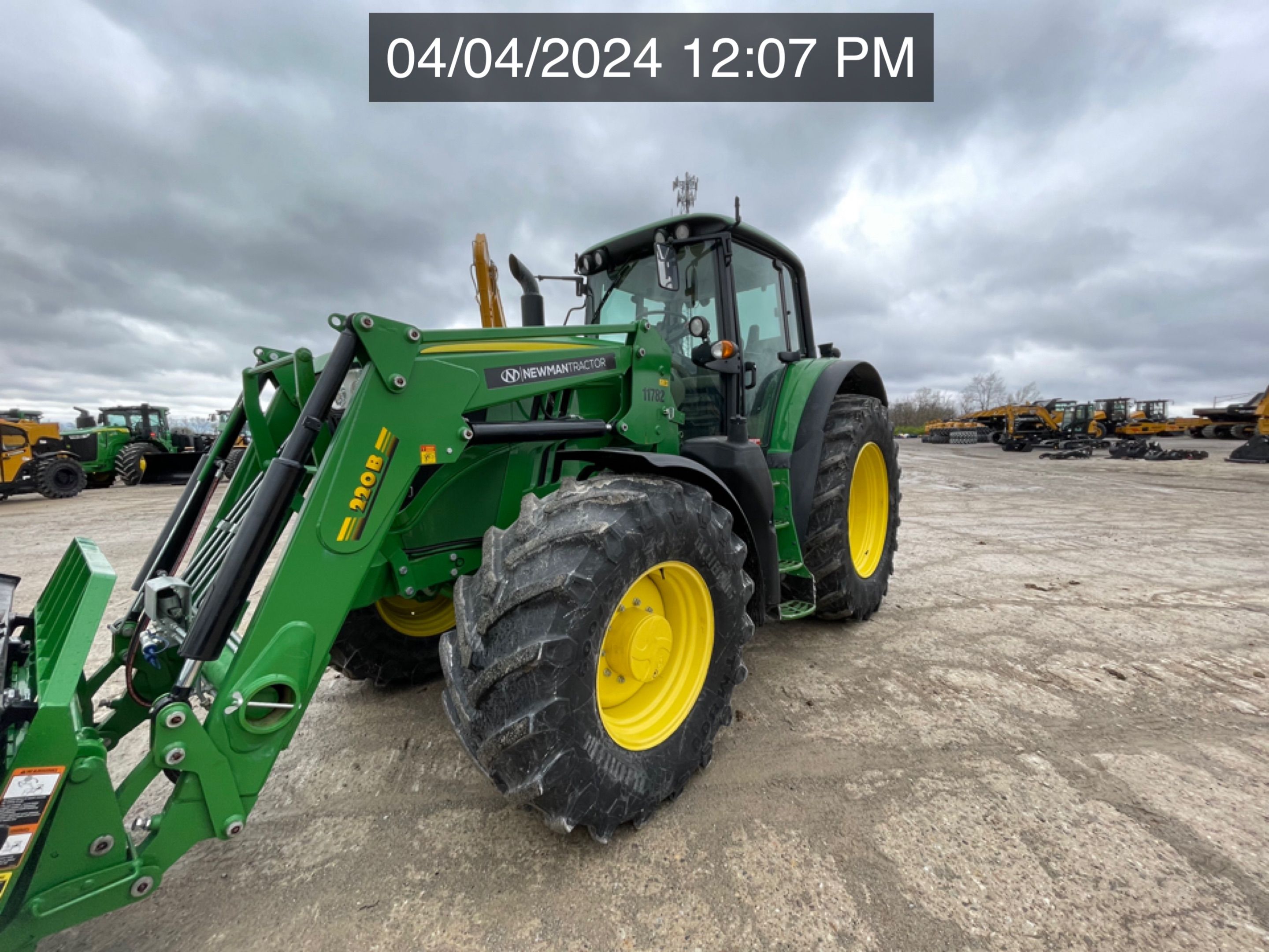 2017 JOHN DEERE 6195M Photo 7 Thumbnail