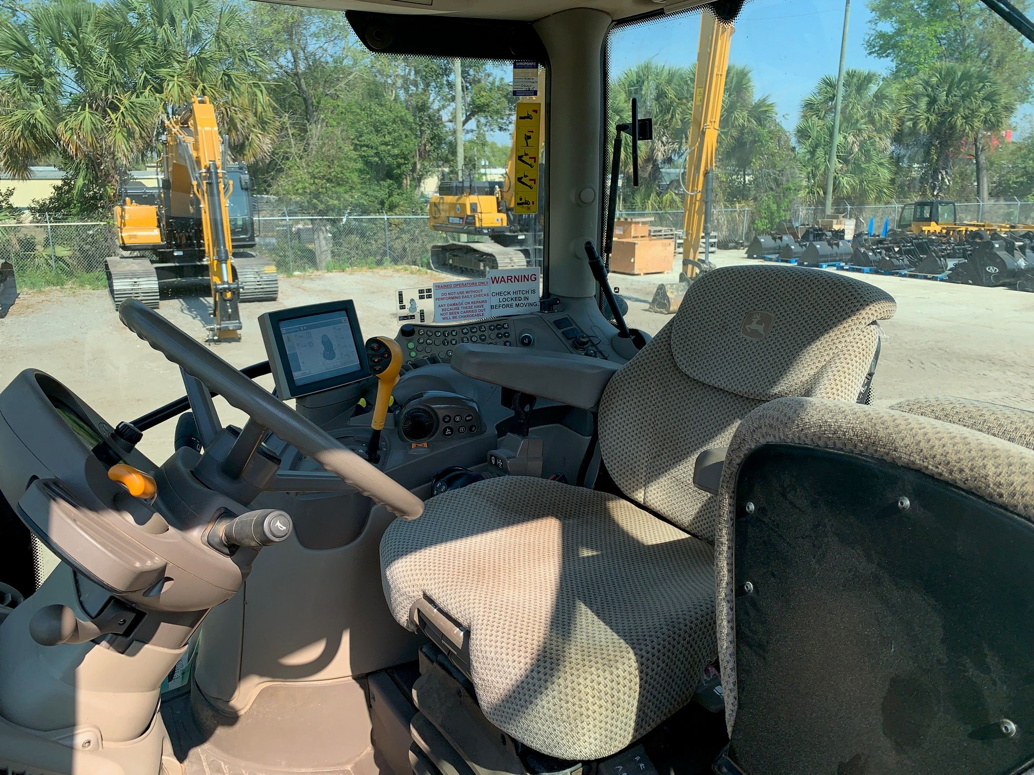 2019 JOHN DEERE 6155R Photo 8 Thumbnail