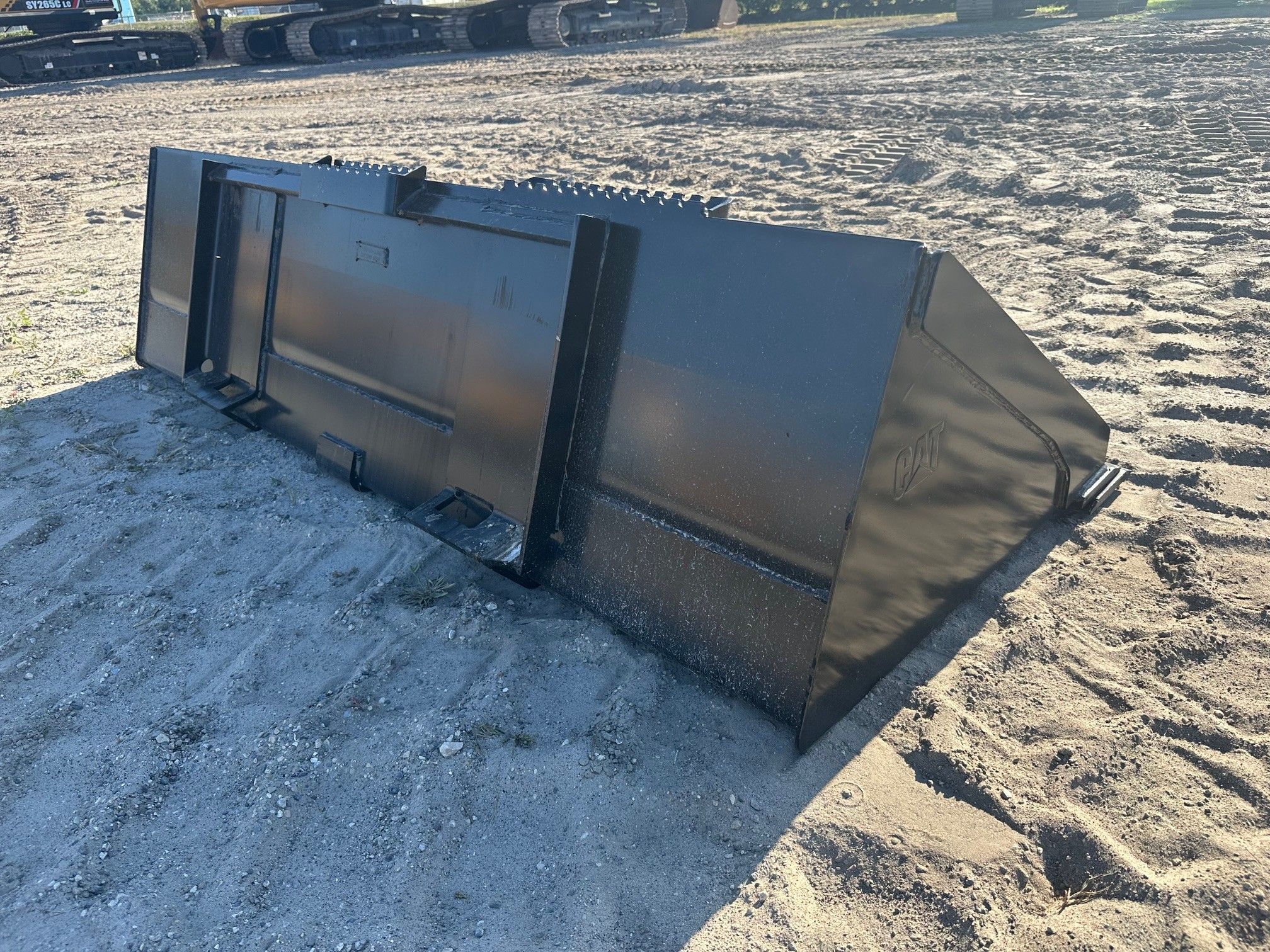 CAT 299D3 80" Skid Steer Bucket Photo 3 Thumbnail