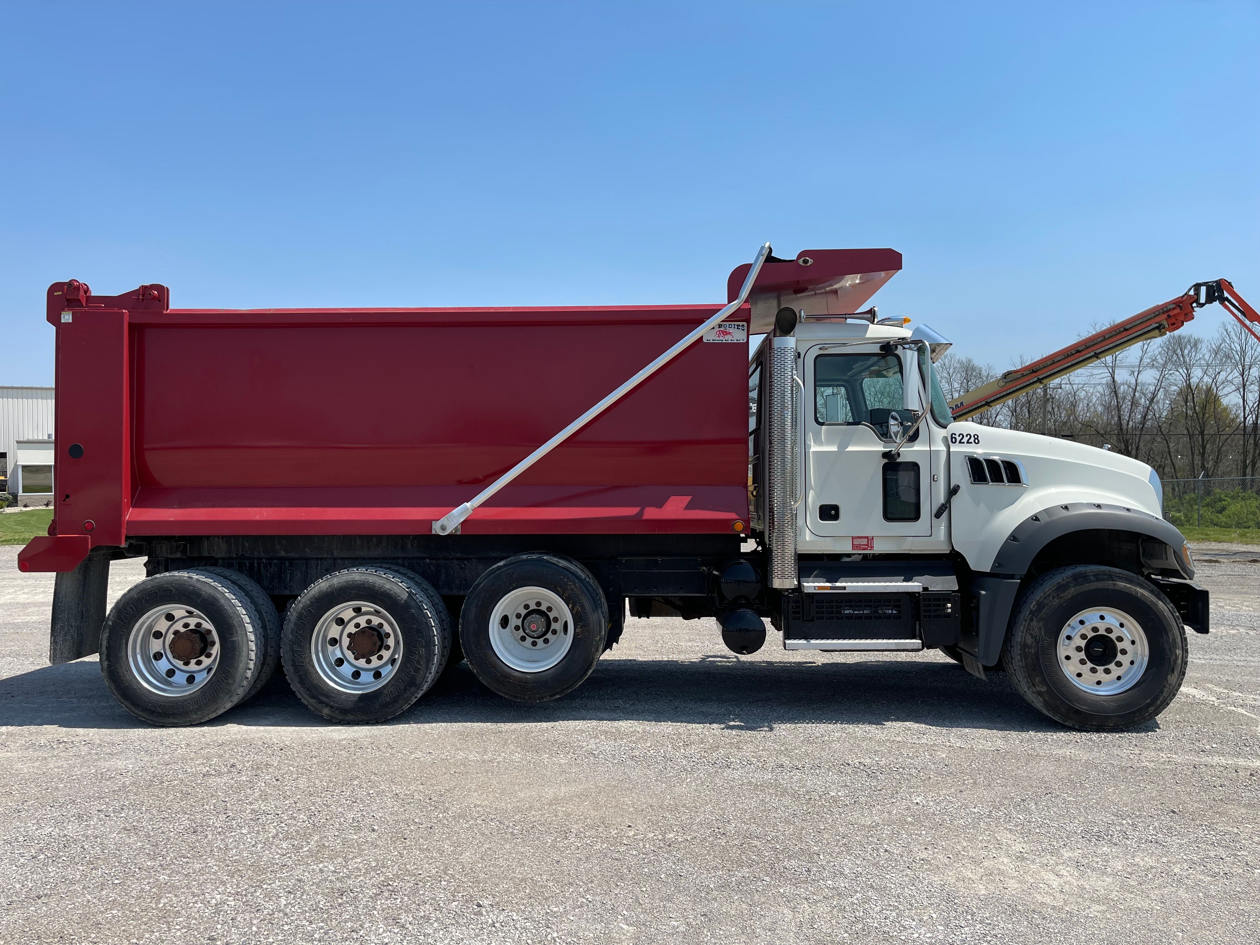 2021 MACK GR64F Photo 5 Thumbnail