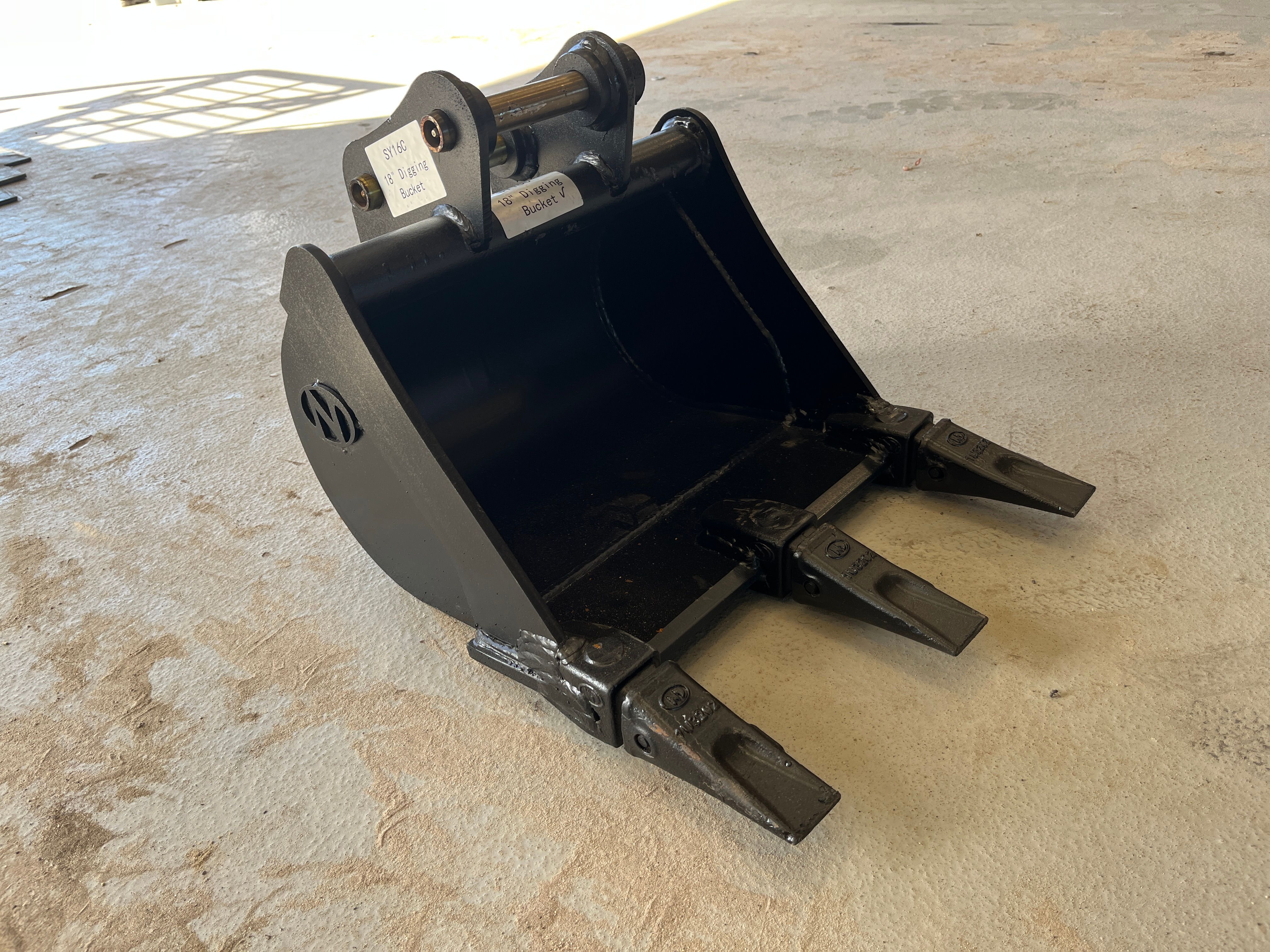 18" BUCKET FOR SY16C Photo 4 Thumbnail