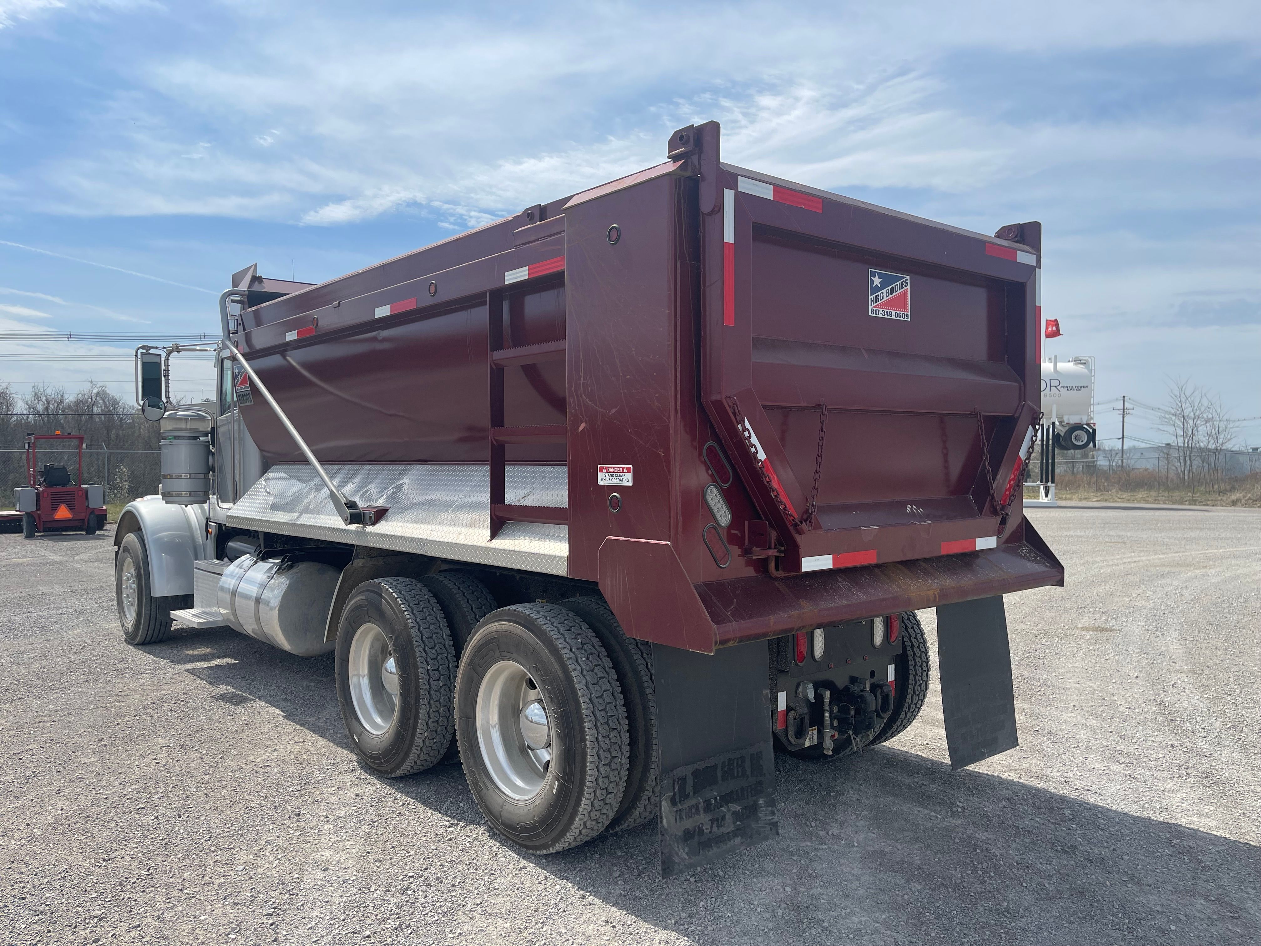 2014 PETERBILT 367 DUMP Photo 2 Thumbnail