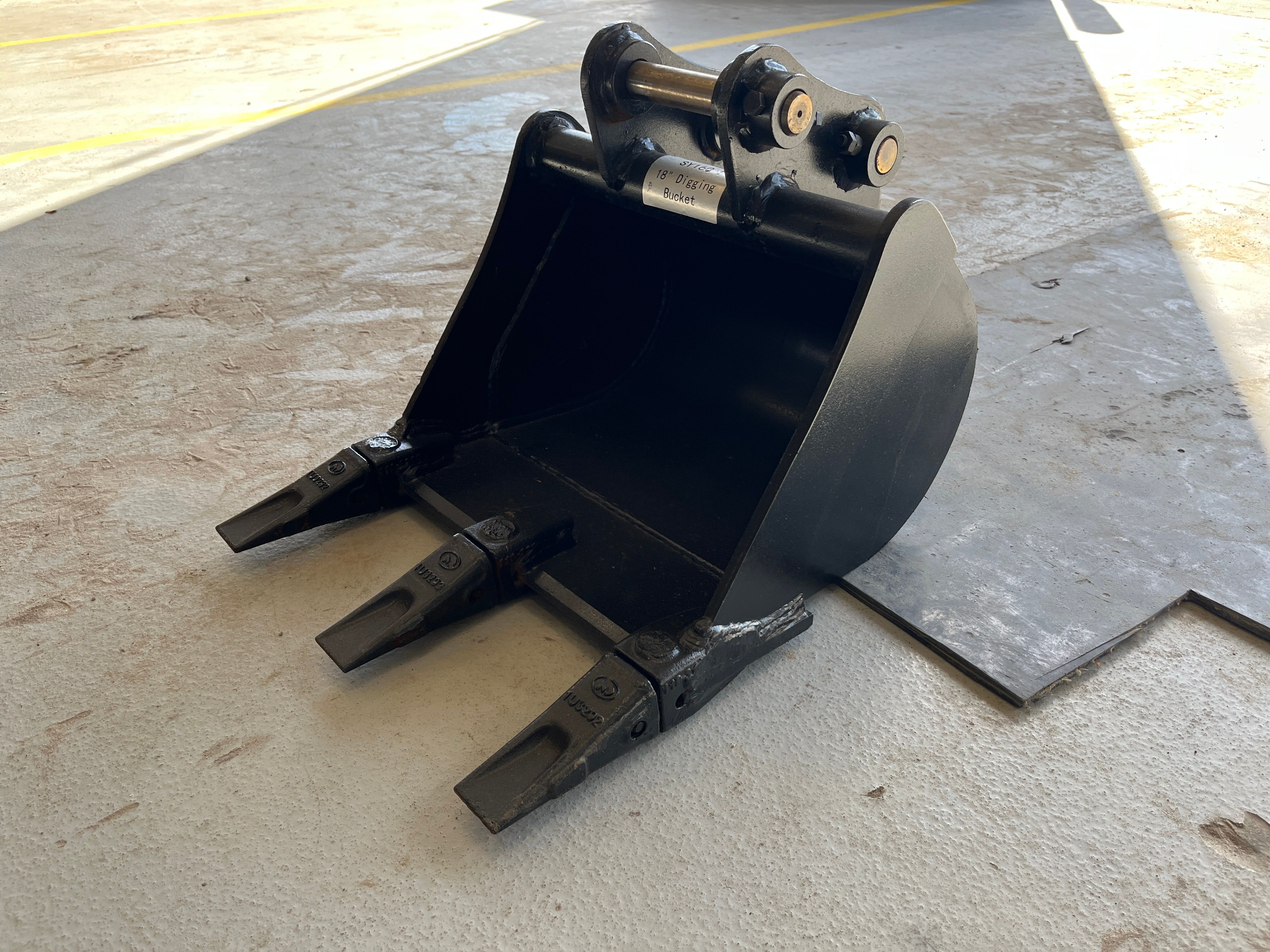 18" BUCKET FOR SY16C Photo 1 Thumbnail