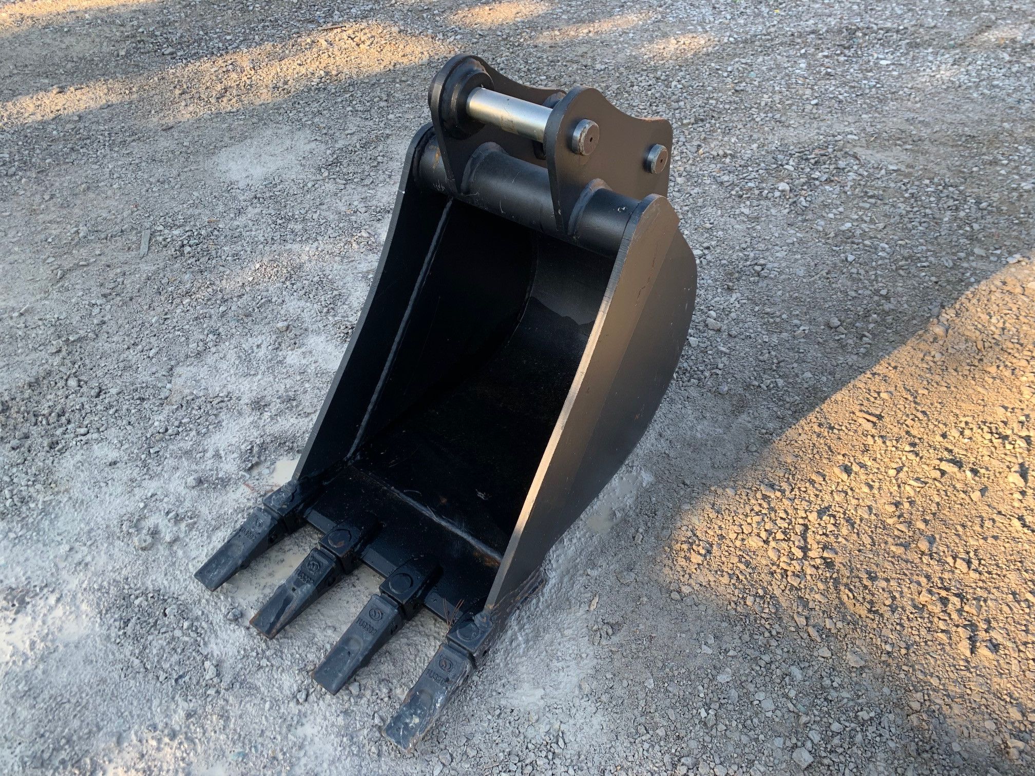 18" BUCKET FOR SY50U Photo 4 Thumbnail