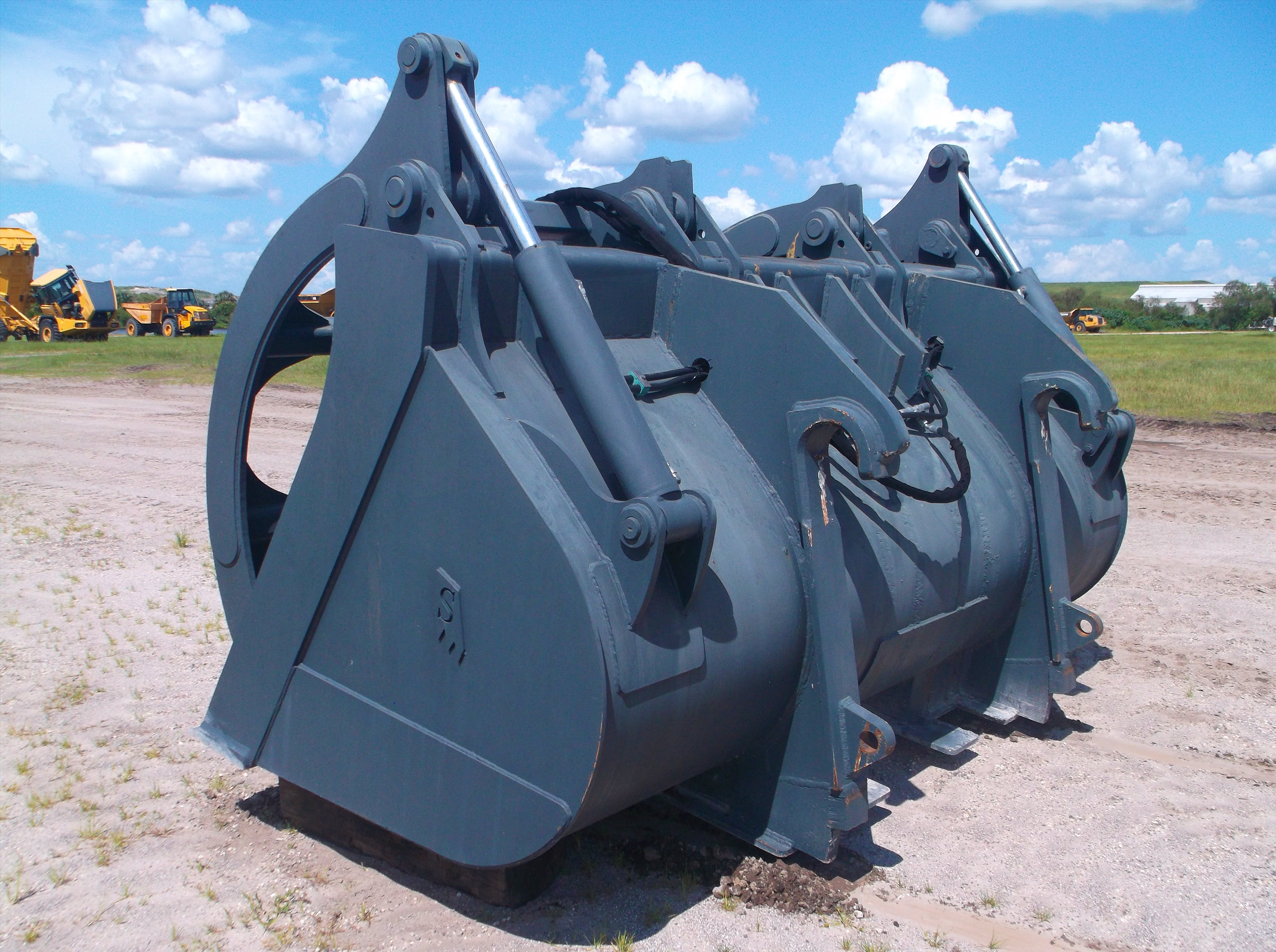 GRAPPLE BUCKET FOR BALDERSON L800 COUPLER Photo 2 Thumbnail