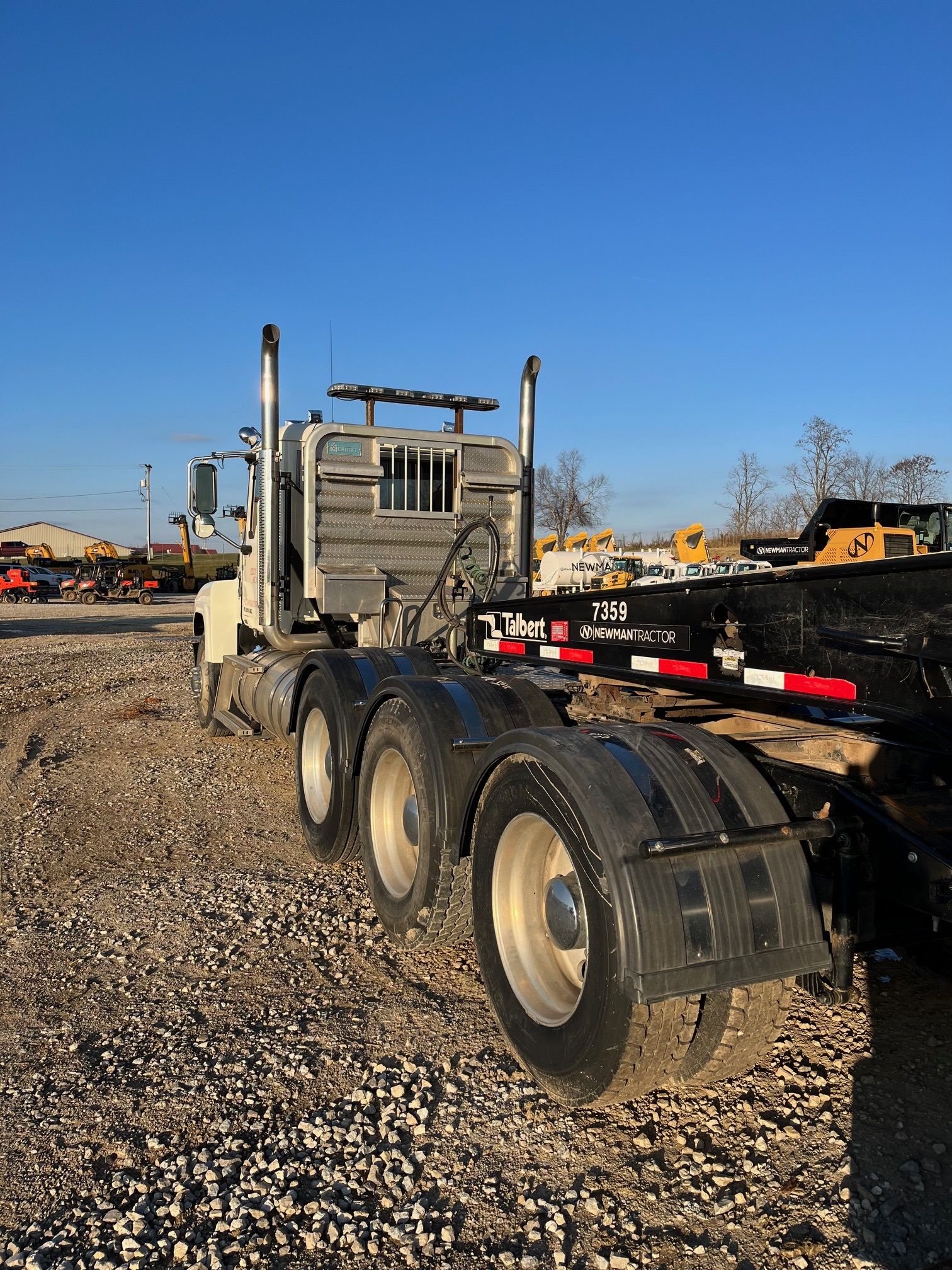 2016 MACK CHU613 Photo 2 Thumbnail