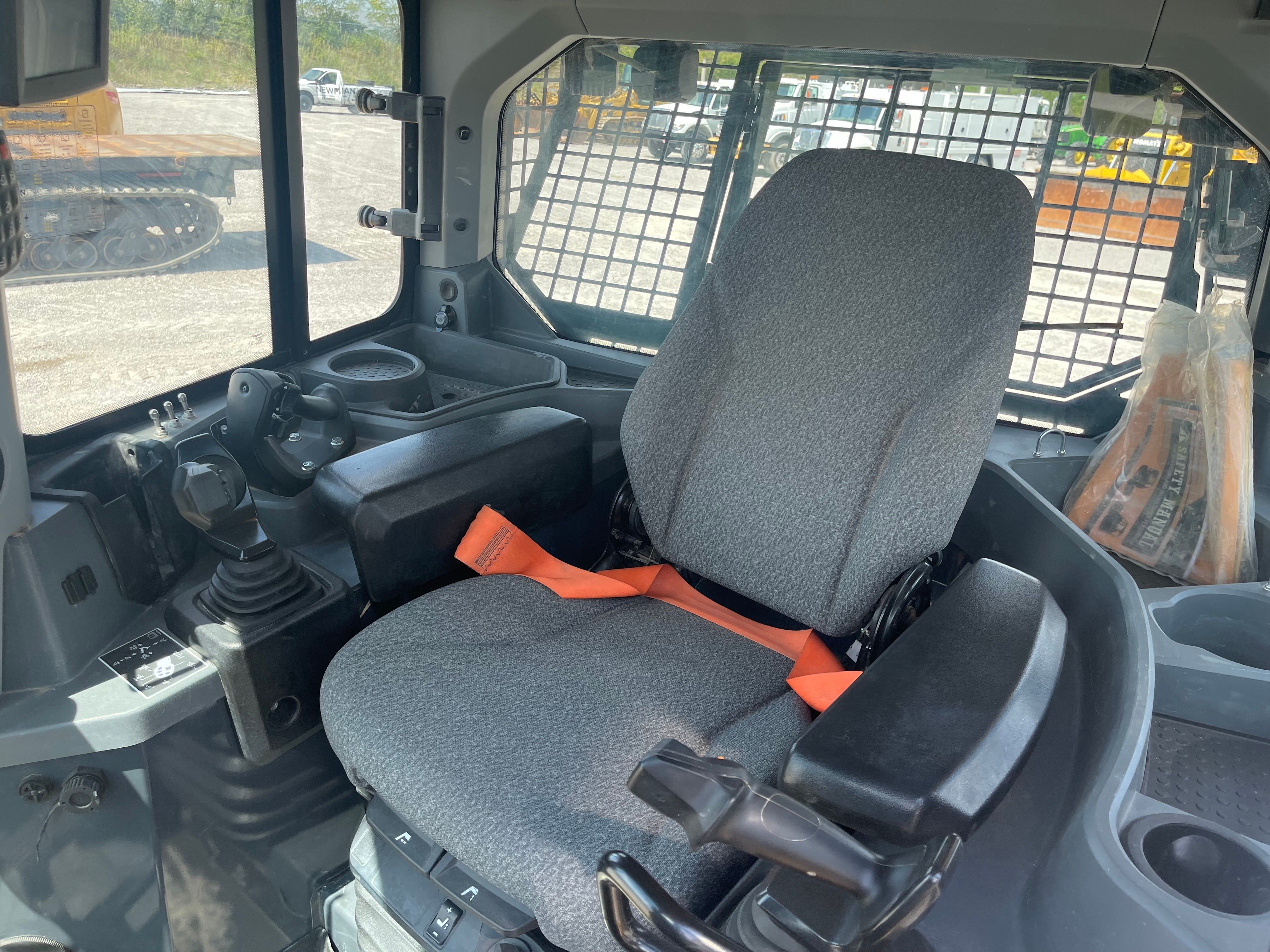 2019 JOHN DEERE 850L Photo 9 Thumbnail