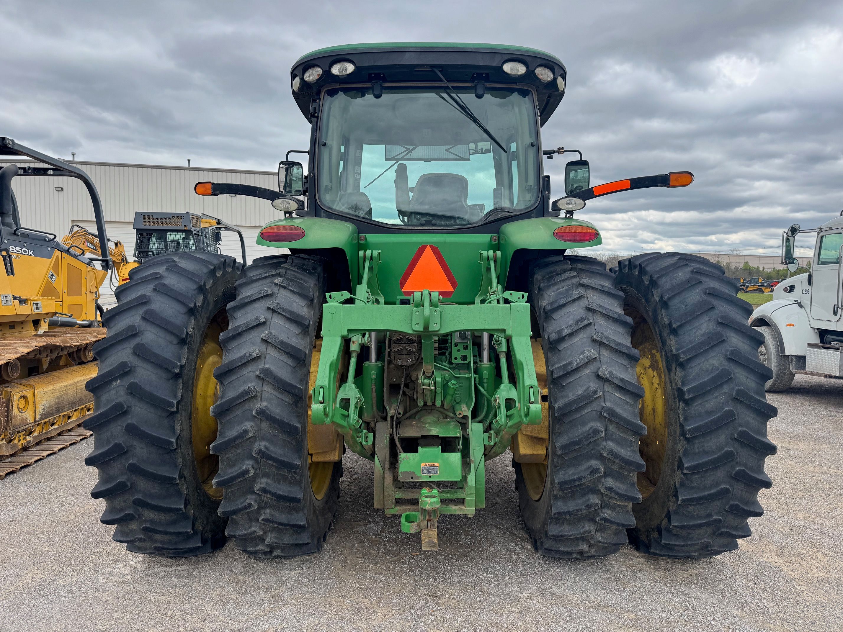 2014 JOHN DEERE 8285R Photo 3 Thumbnail