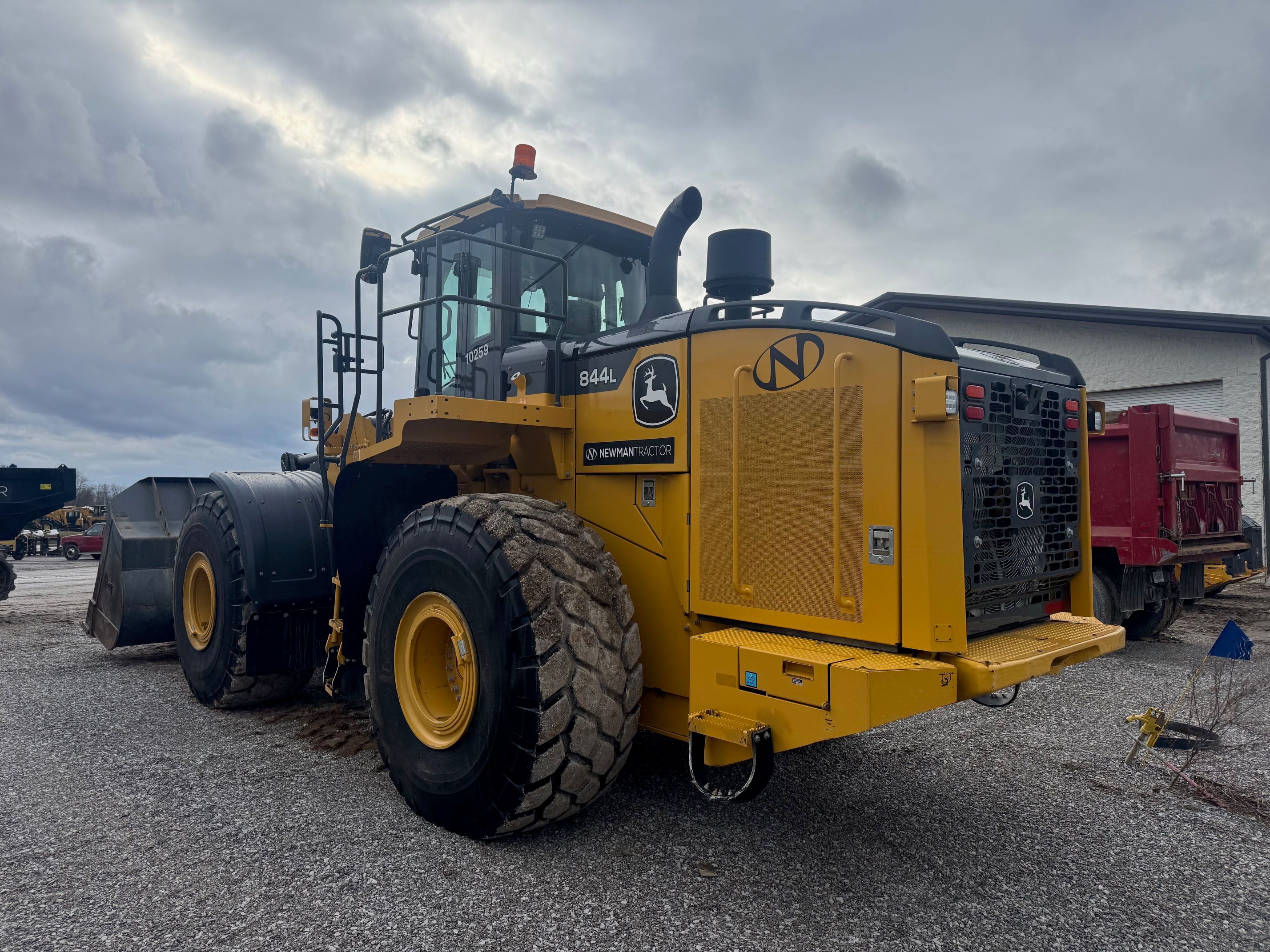 2022 JOHN DEERE 844L Photo 2 Thumbnail