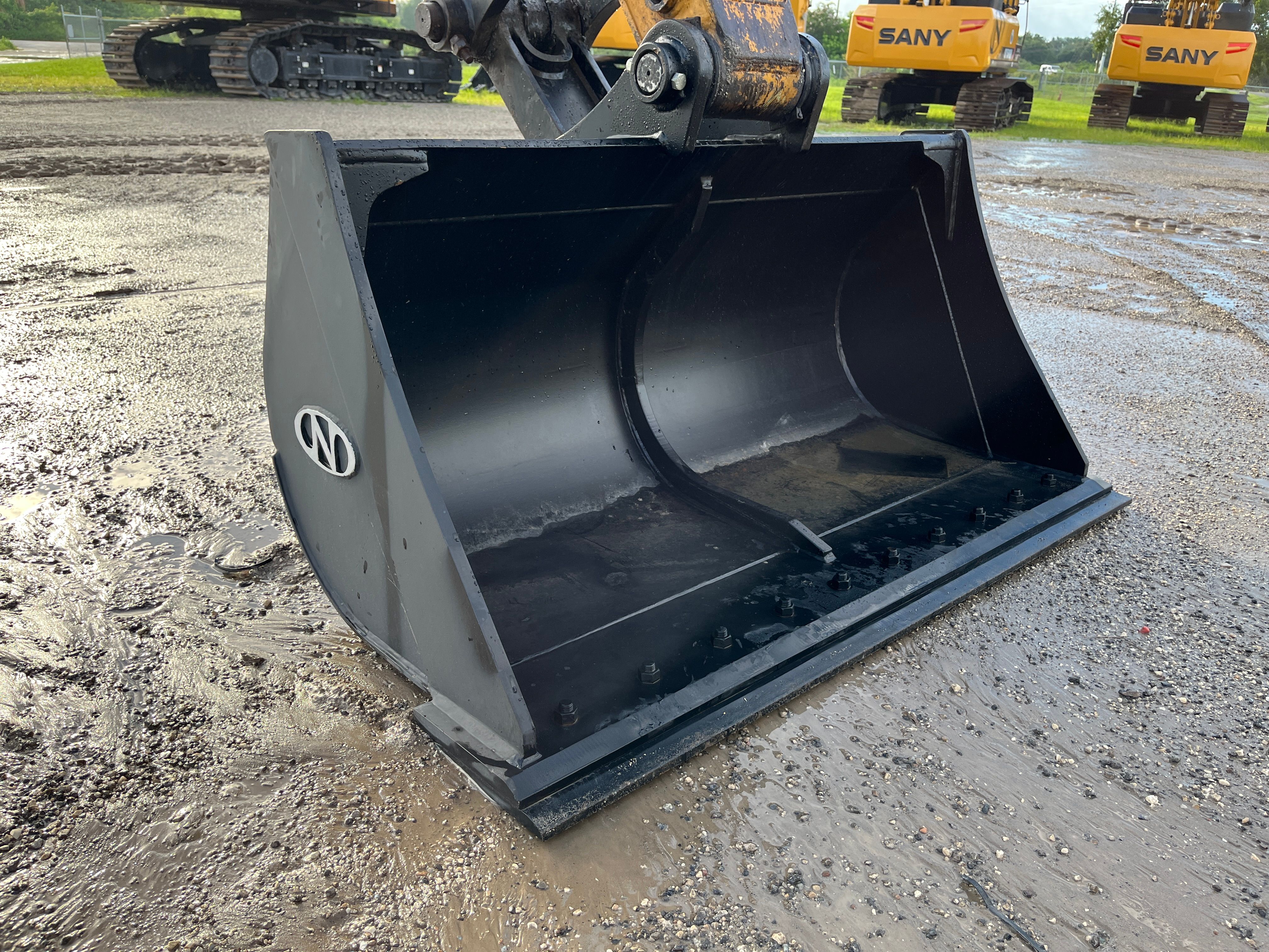 60" DC BUCKET FOR SY135C Photo 4 Thumbnail