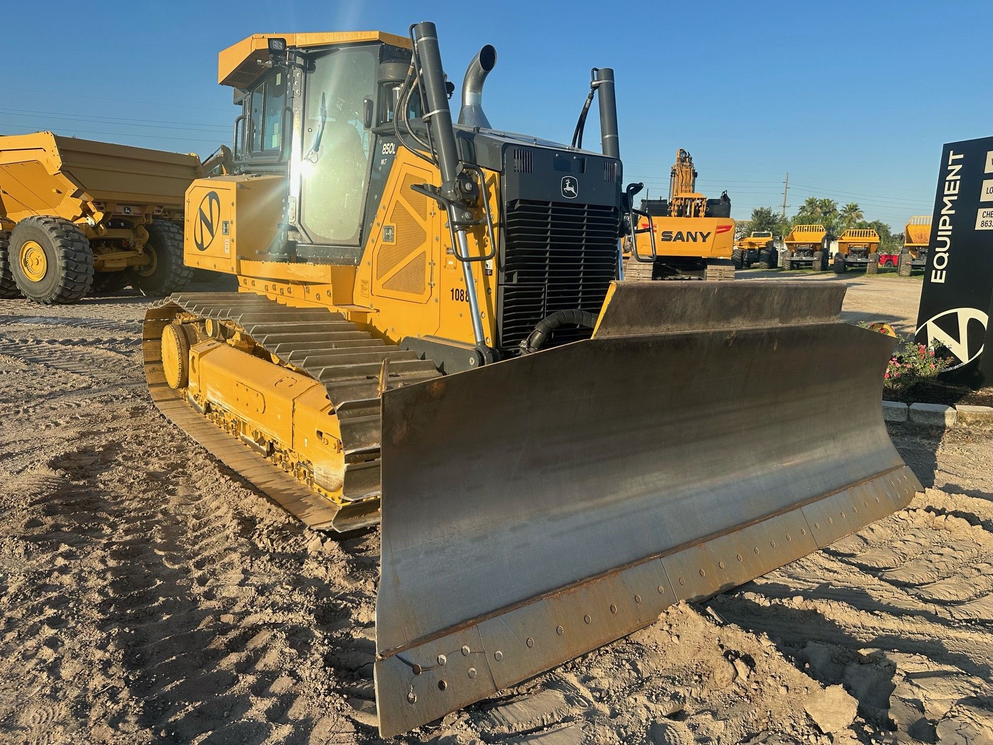 2023 JOHN DEERE 850L WLT Photo 6 Thumbnail