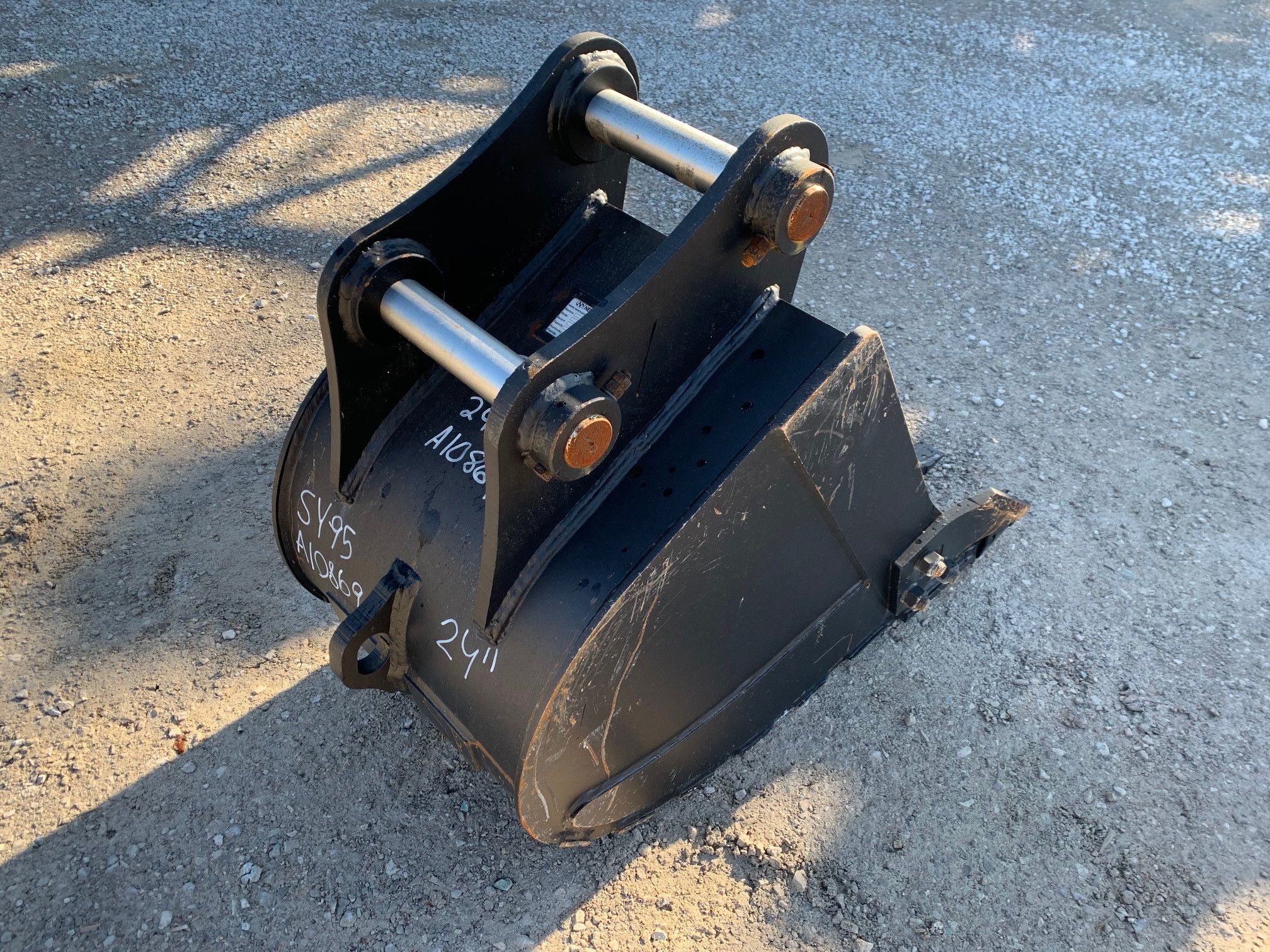 24" BUCKET FOR SY95C Photo 2 Thumbnail