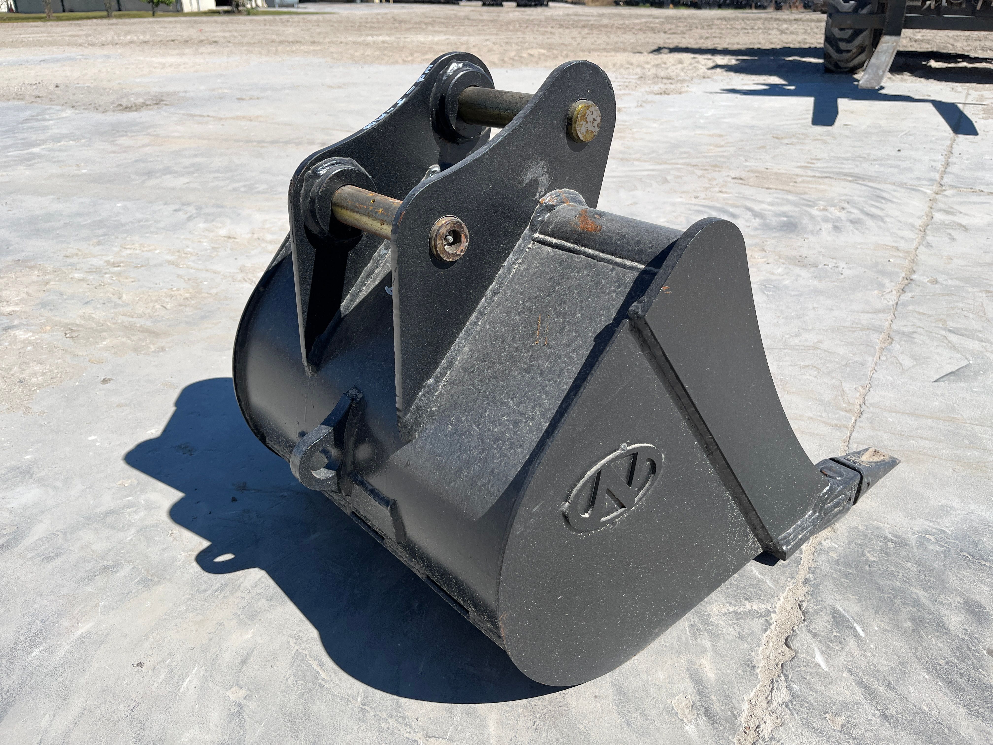 24" BUCKET FOR SY35U Photo 3 Thumbnail