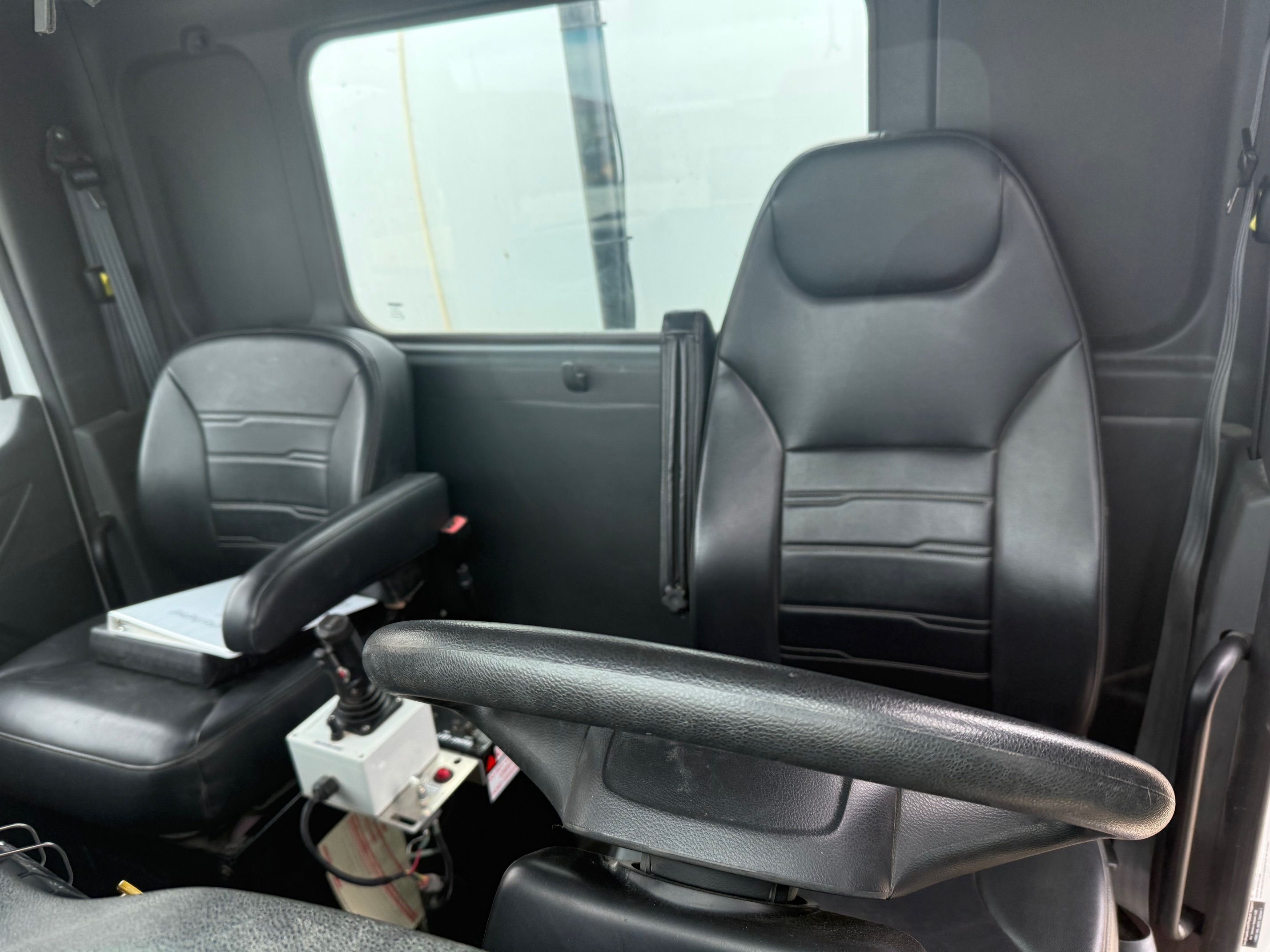 2025 PETERBILT 548 WATER Photo 7 Thumbnail