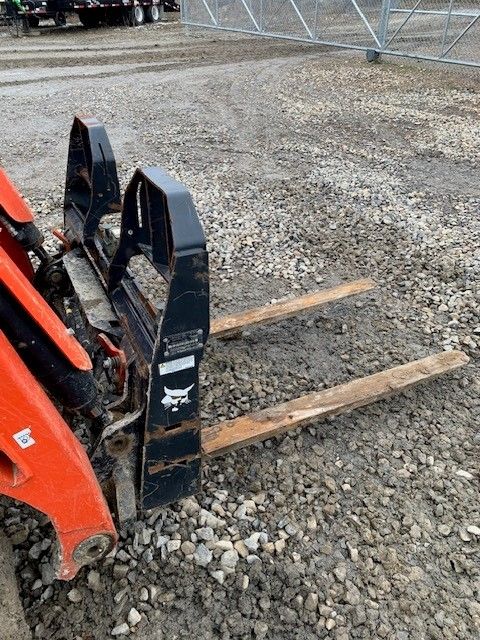 48" SKID STEER FORKS Photo 4 Thumbnail