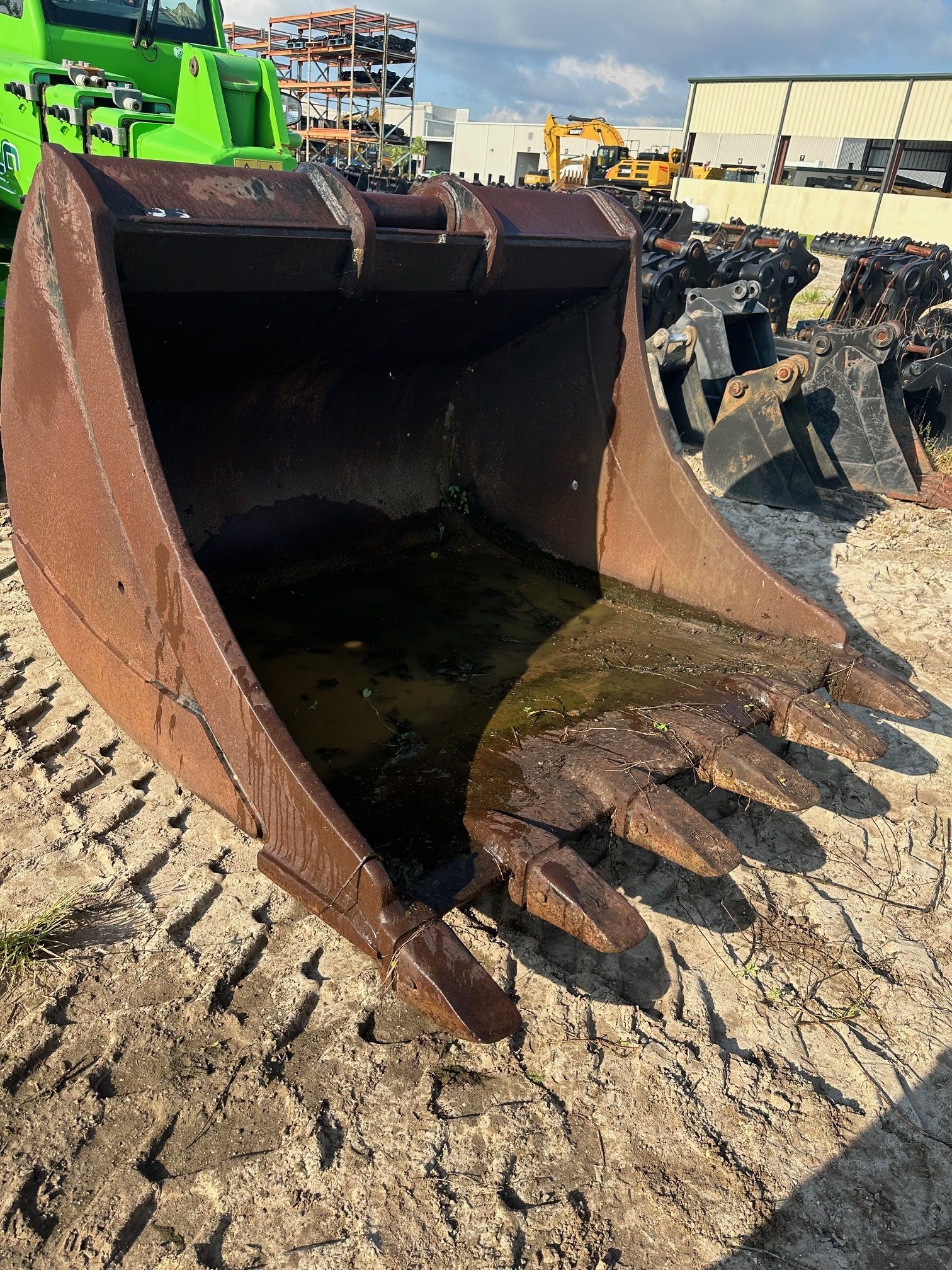 66" BUCKET FOR SANY SY335C Photo 1 Thumbnail