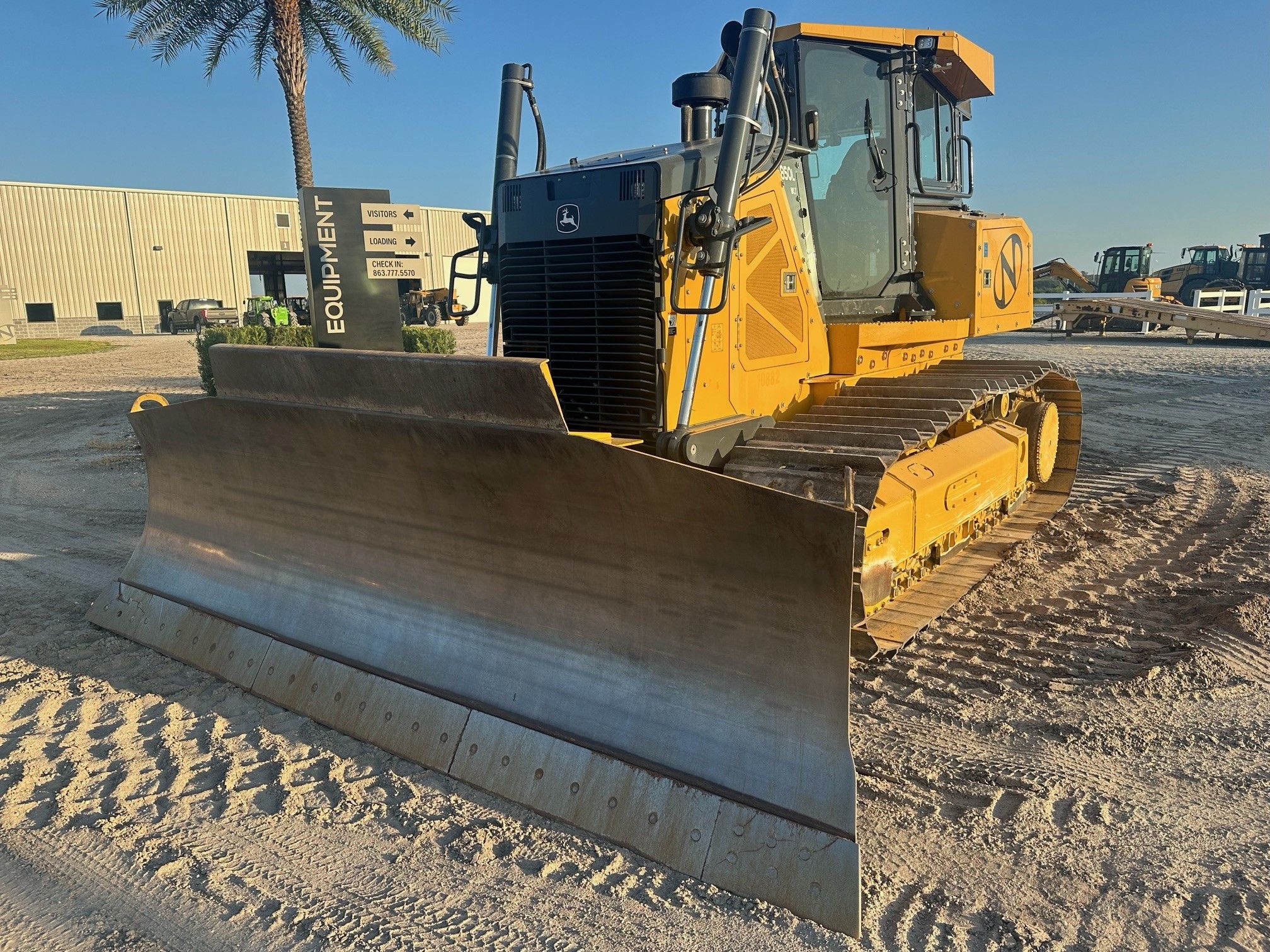 2023 JOHN DEERE 850L WLT Photo 1 Thumbnail