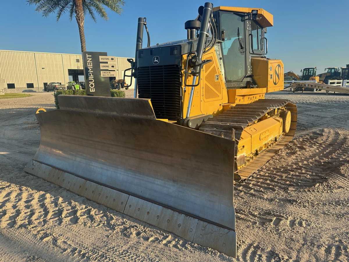 2023 JOHN DEERE 850L WLT Photo 1