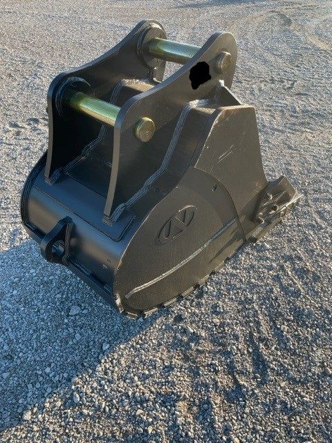 42" DIGGING BUCKET WITH 90MM PINS Photo 3 Thumbnail