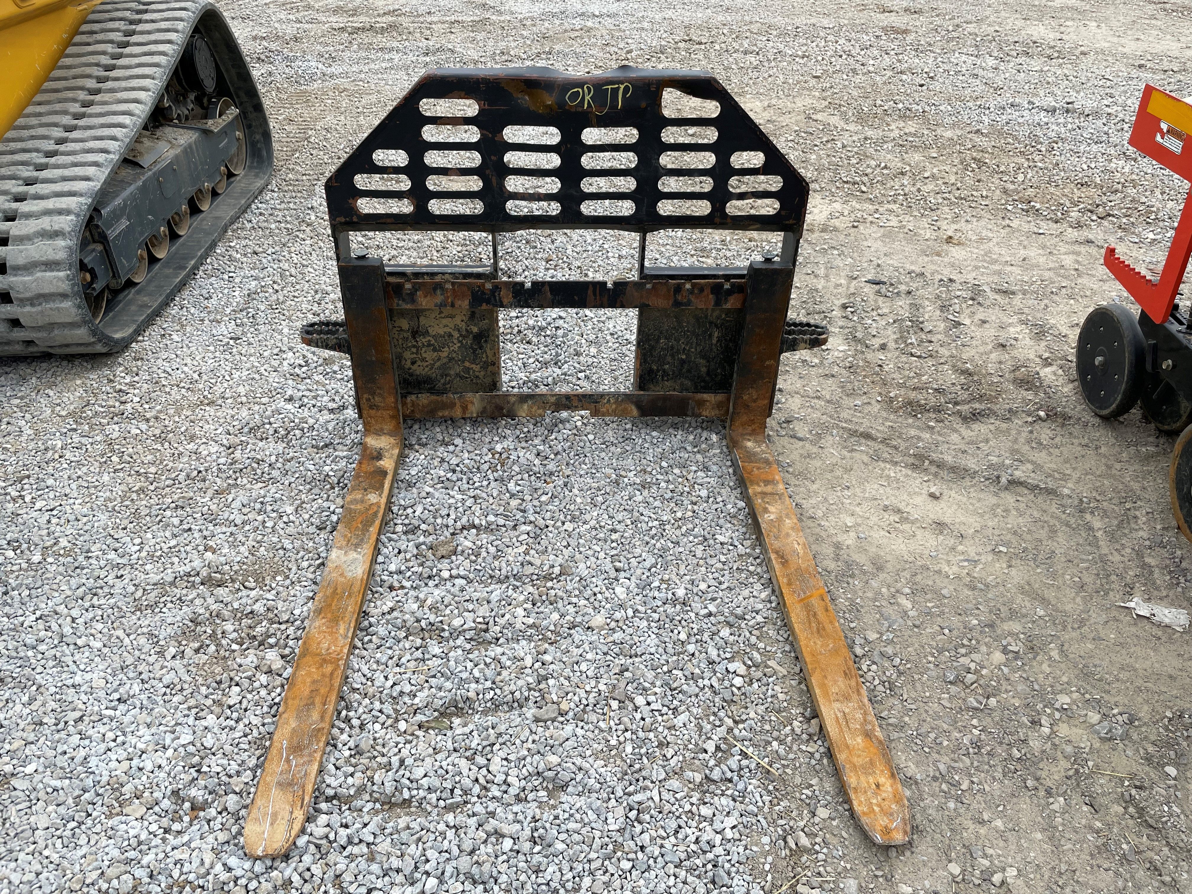 48" SKID STEER FORKS Photo 2 Thumbnail