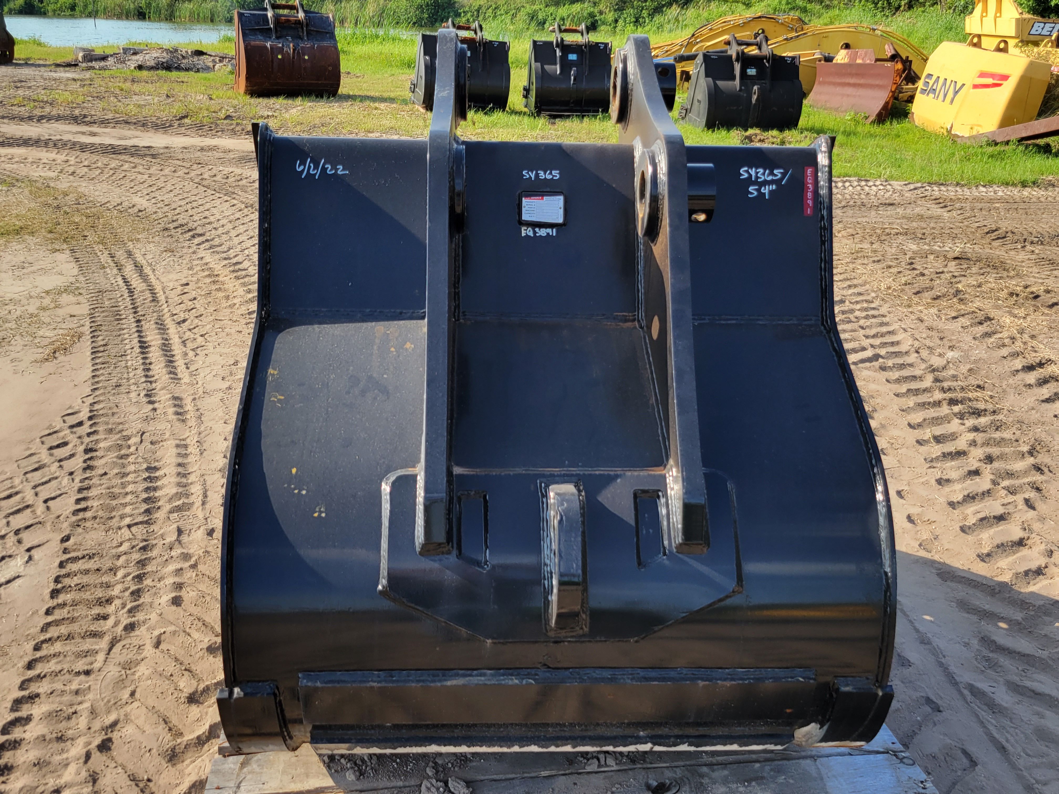 54" BUCKET FOR SY365C Photo 3 Thumbnail