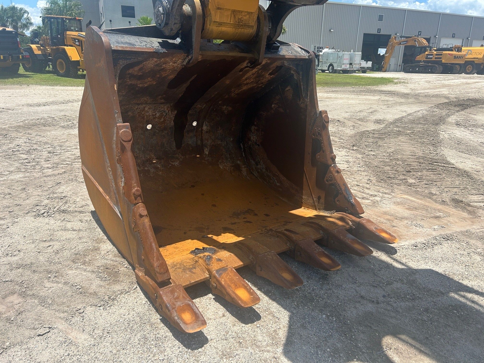 72" BUCKET FOR SY500H Photo 4 Thumbnail