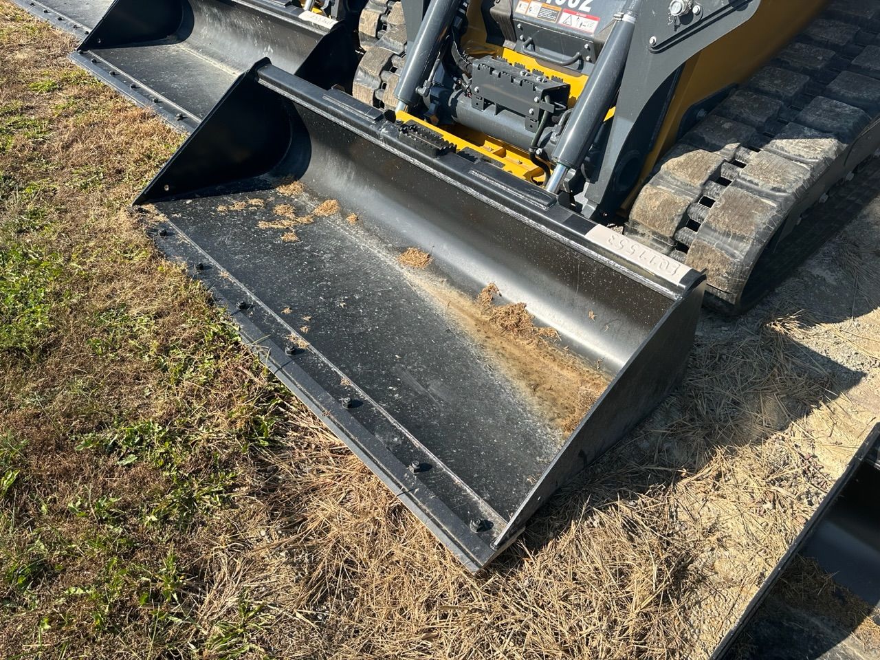 84" BUCKET FOR 333P Photo 1 Thumbnail