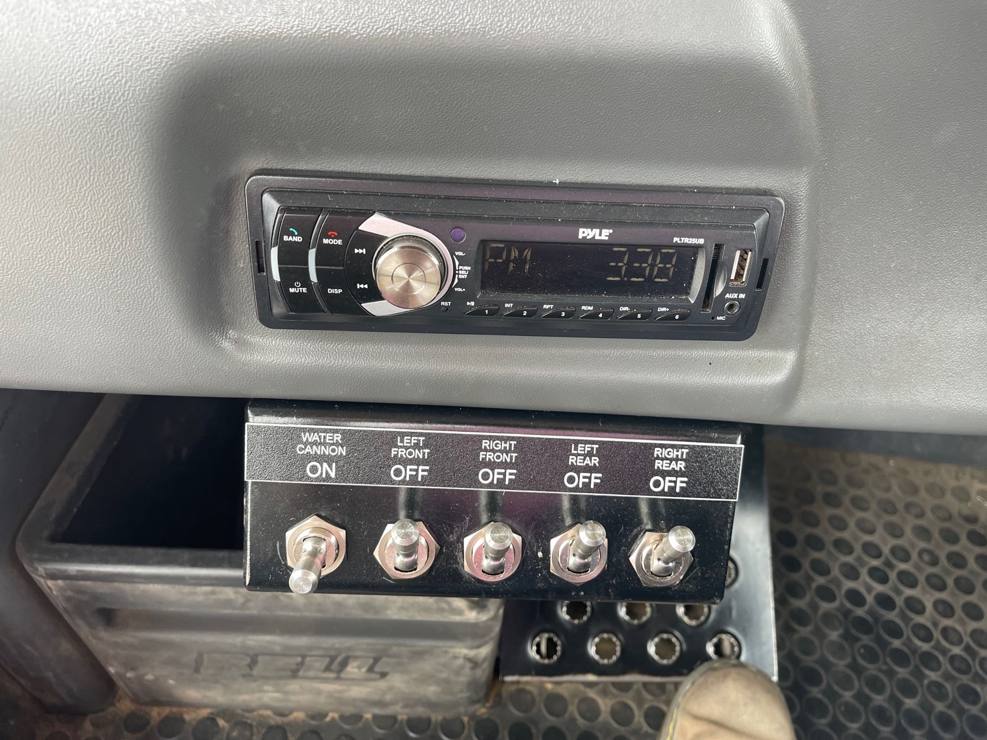 2017 BELL B30E Photo 8 Thumbnail