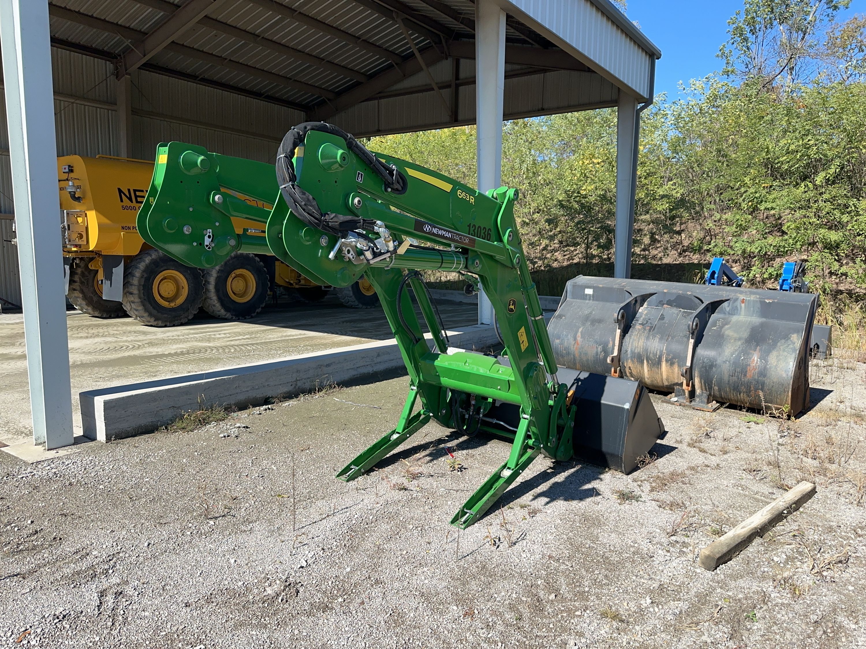 LOADER FOR JOHN DEERE 6195M Photo 1 Thumbnail