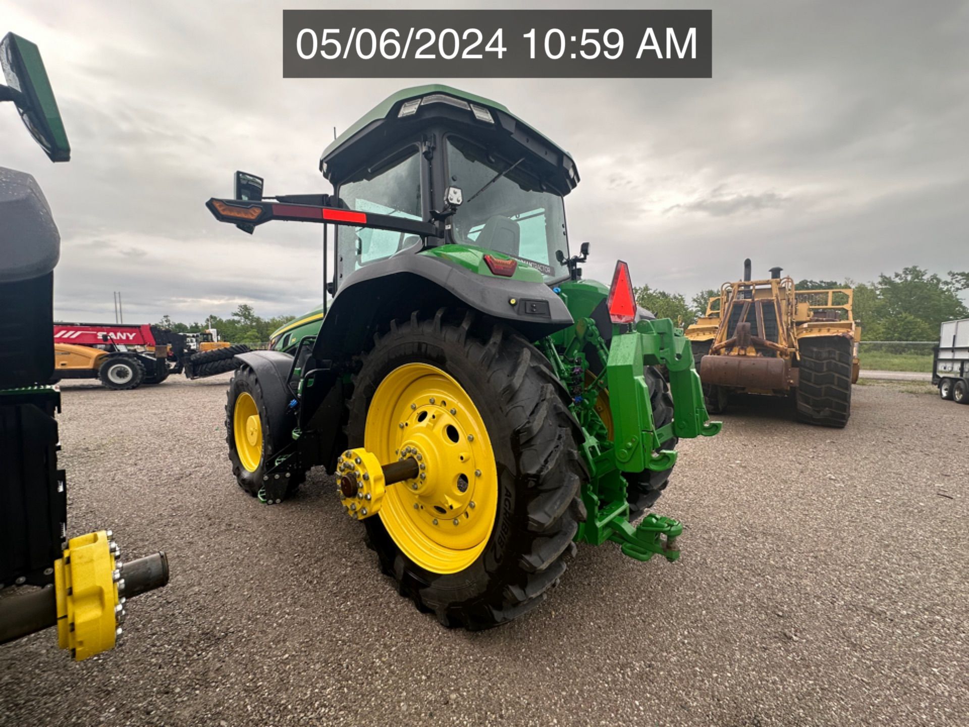 2023 JOHN DEERE 8R 310 Photo 3 Thumbnail