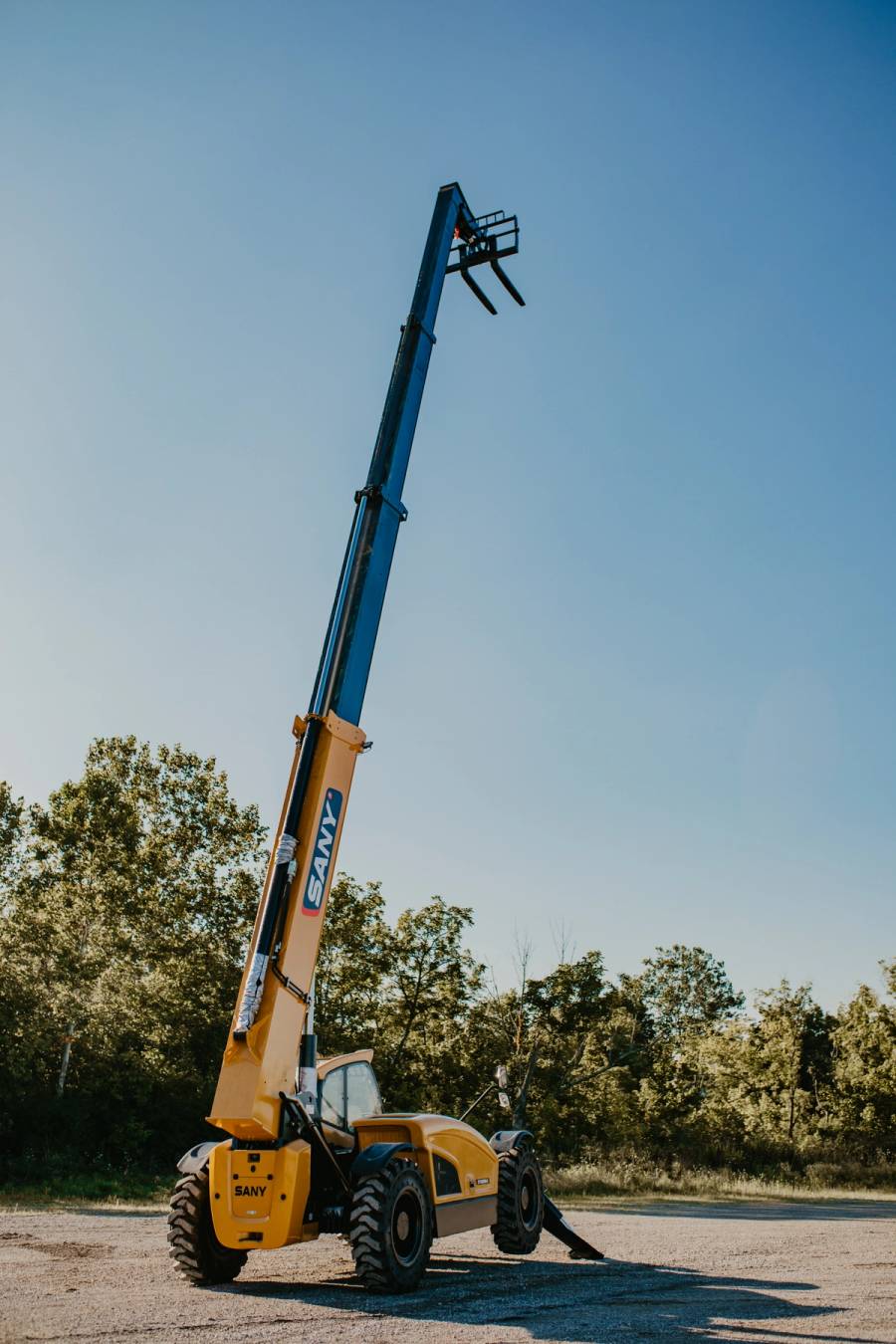 Understanding Telehandlers: From Weight to Lifting Capacity | Newman ...