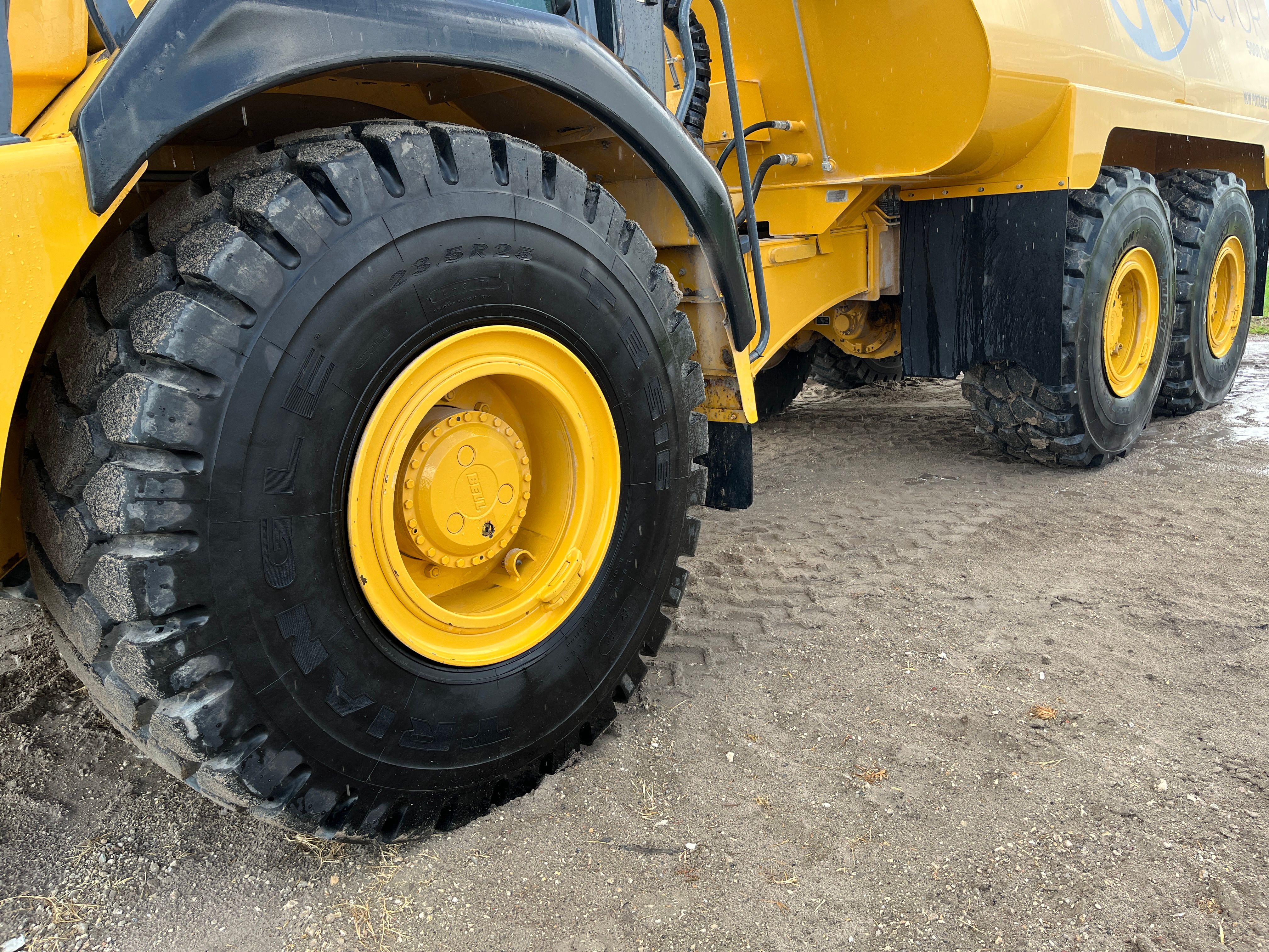 2016 BELL B25E Photo 10 Thumbnail