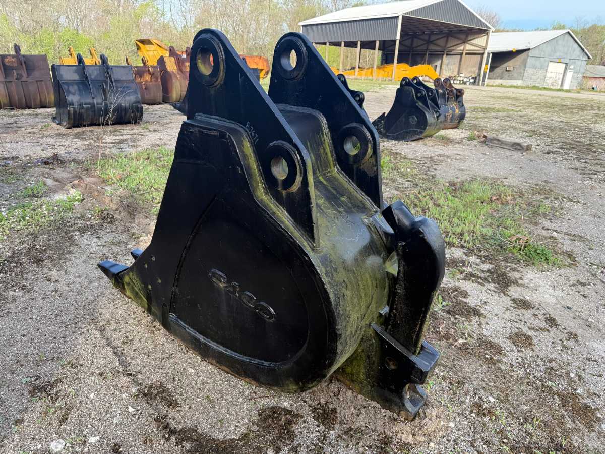 25" EXCAVATOR BUCKET W/RIPPER Photo 1