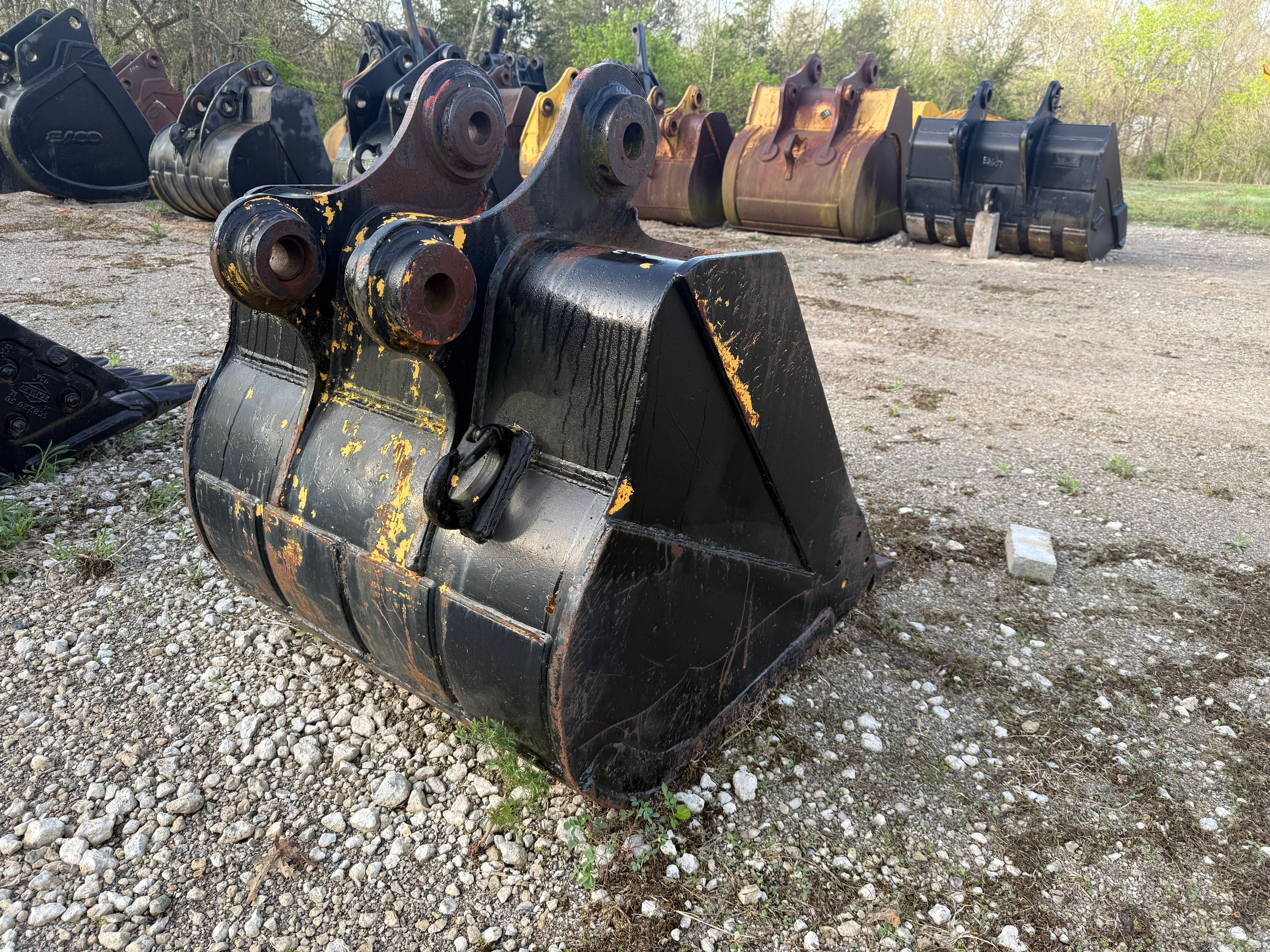 36" EXCAVATOR BUCKET Photo 1 Thumbnail