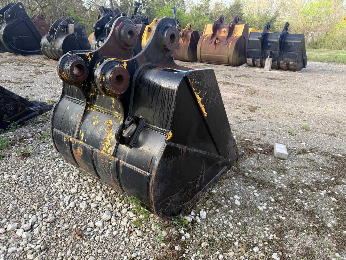 36" EXCAVATOR BUCKET Photo 1