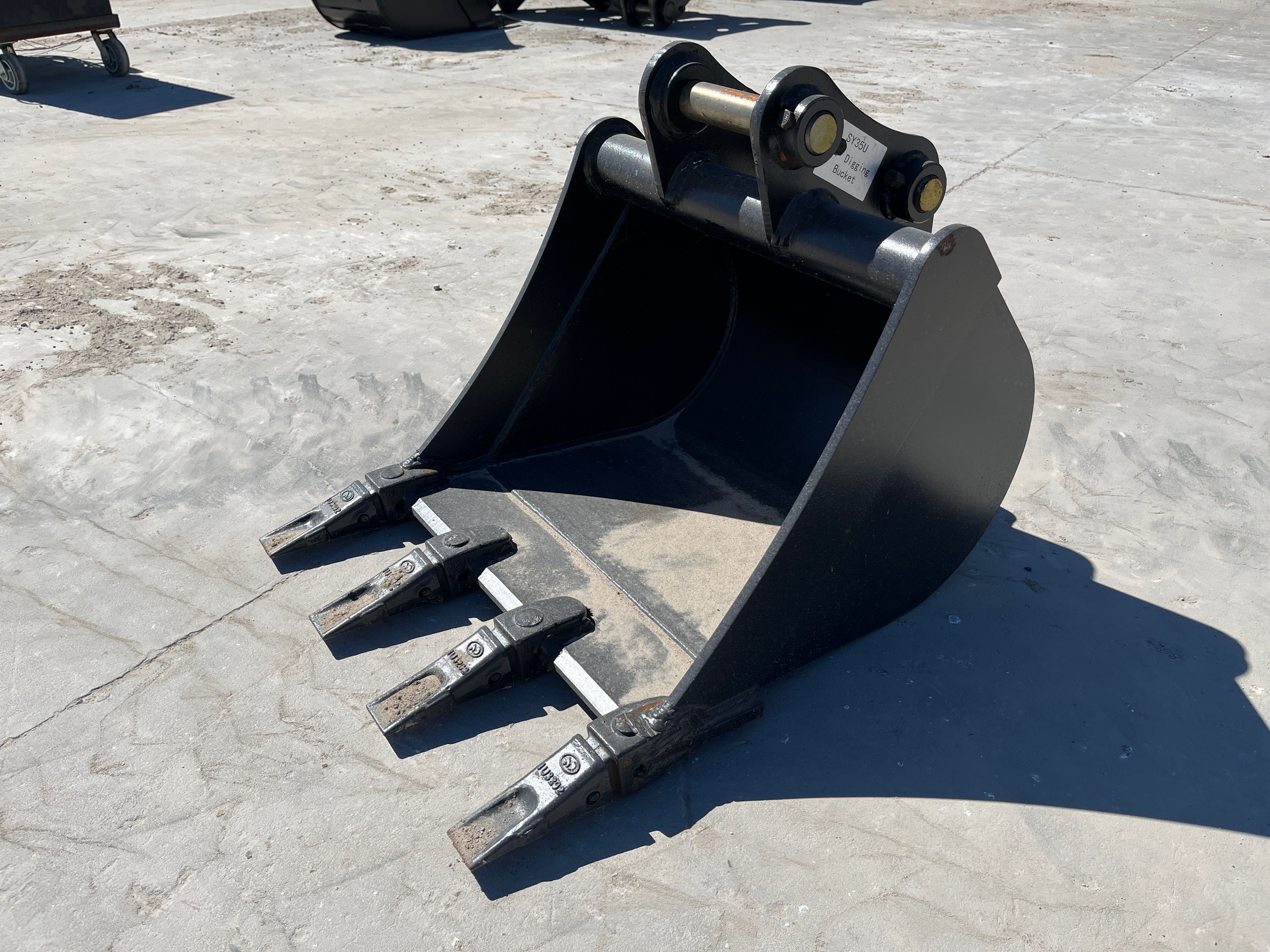 24" BUCKET FOR SY35U Photo 1 Thumbnail